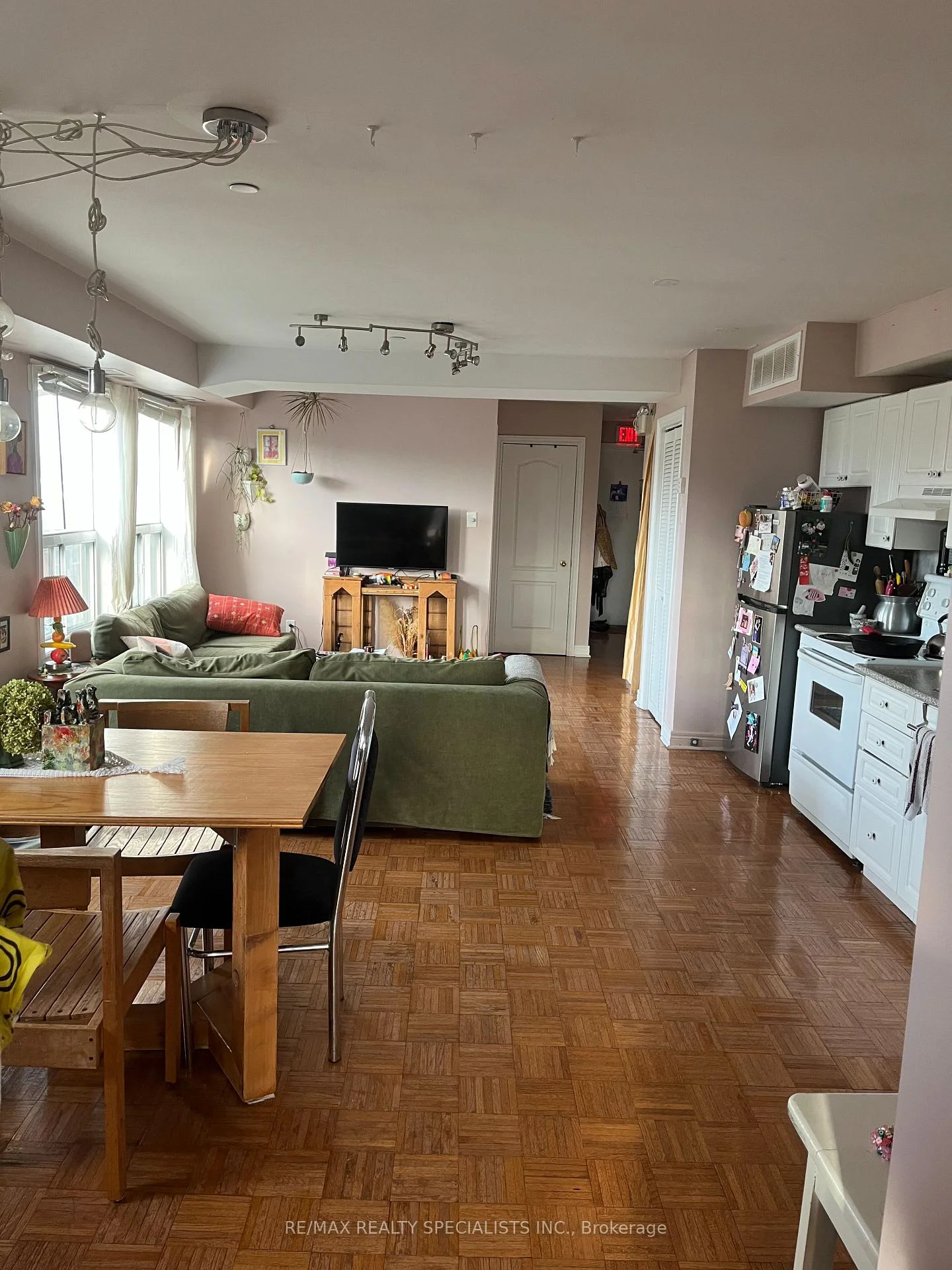 Photo 4 of Unit 401, 826 Bloor Street, Toronto, Palmerston-Little Italy — HOMEH