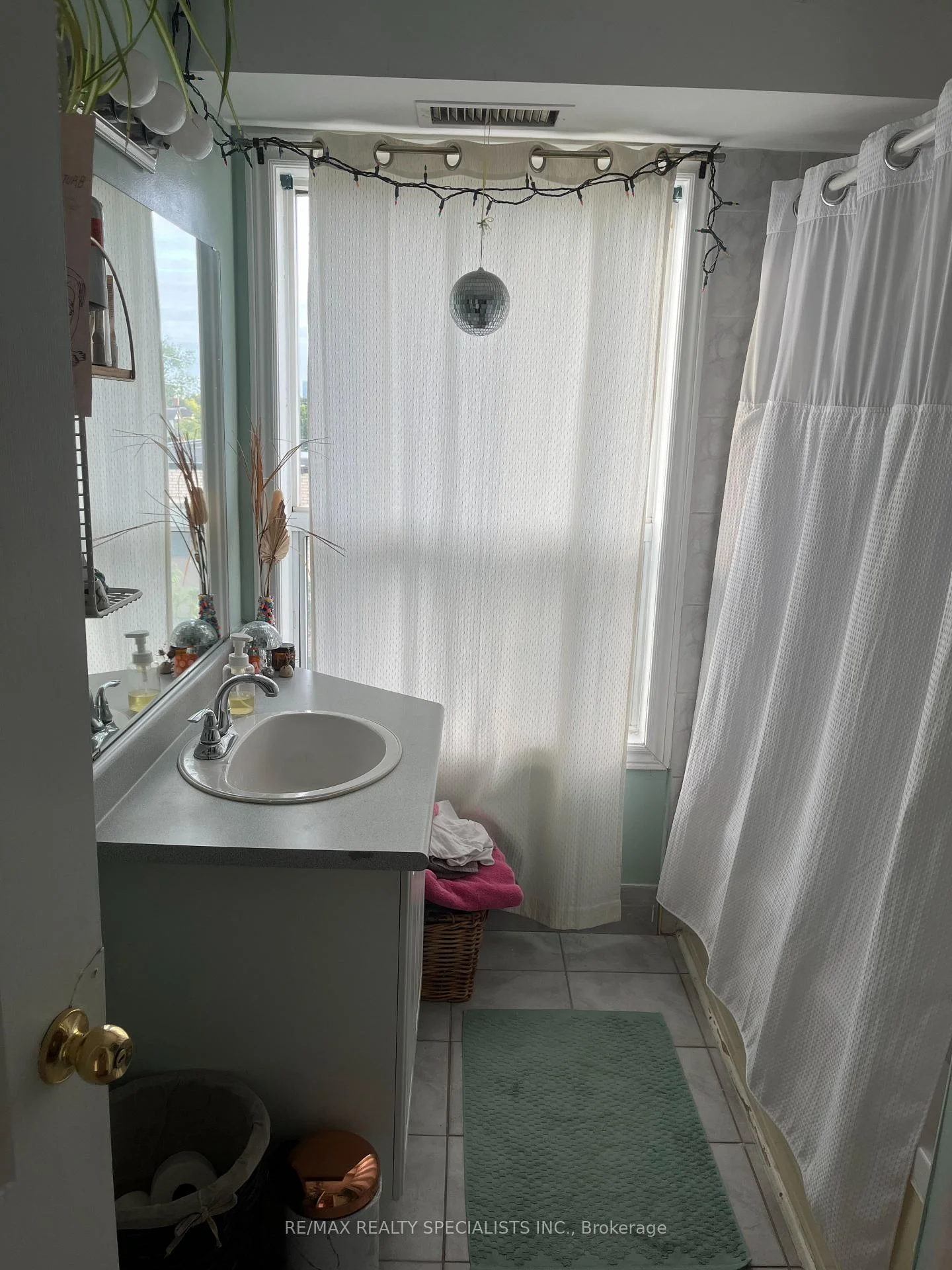 Photo 10 of Unit 401, 826 Bloor Street, Toronto, Palmerston-Little Italy — HOMEH