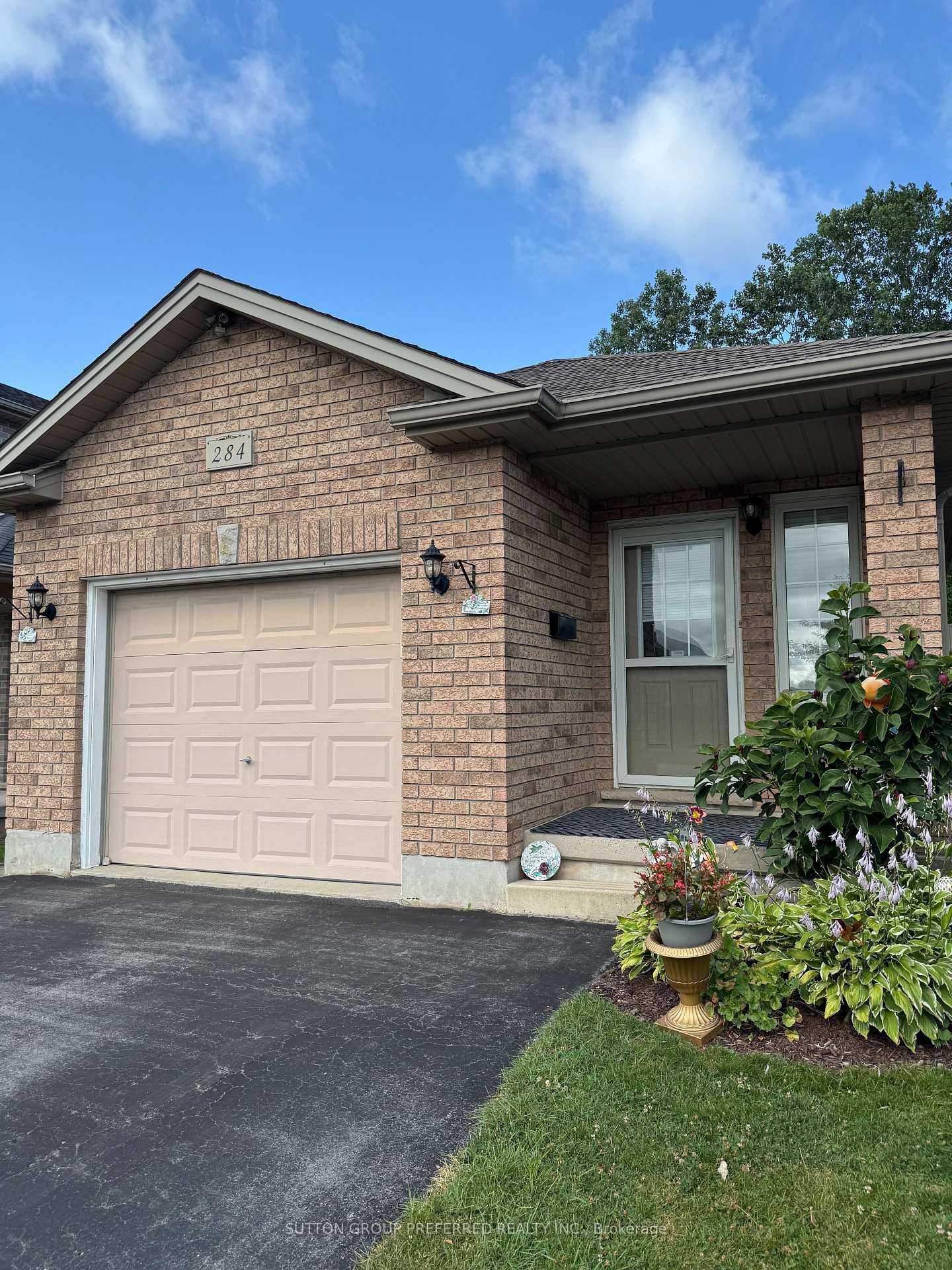 Front of 284 Exmouth Circle