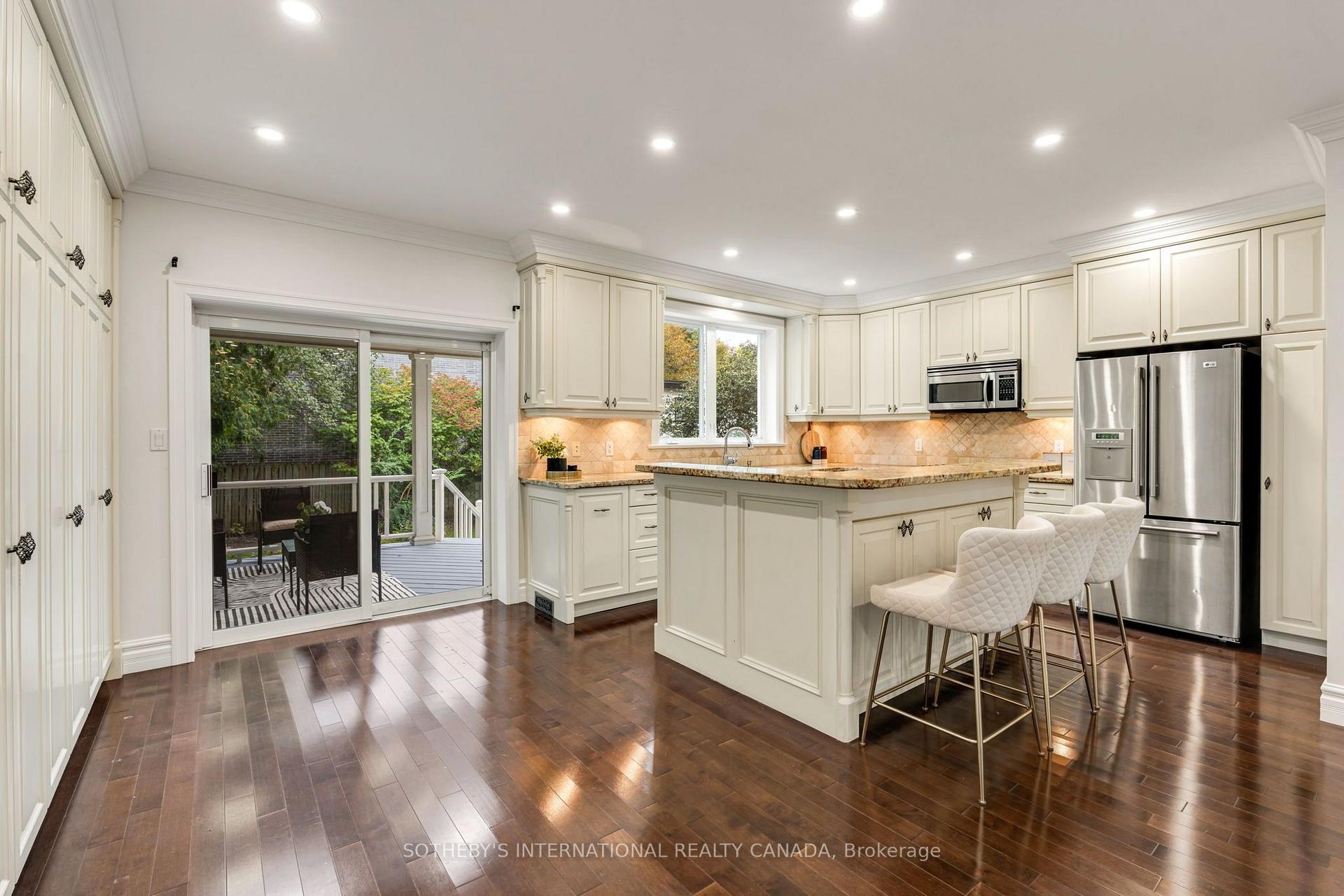 Photo 4 of 122 Brentcliffe Road, Toronto, Leaside — HOMEH