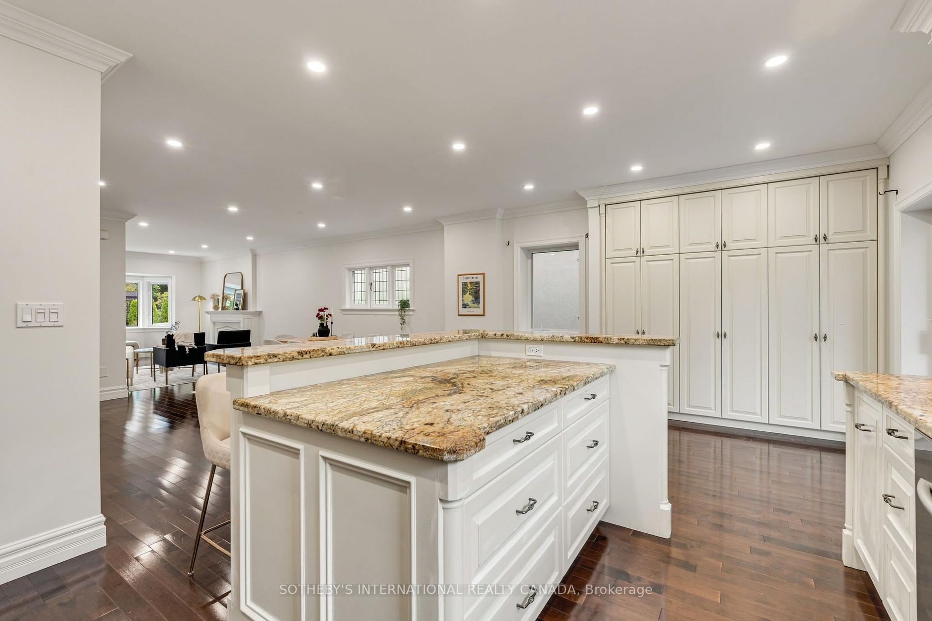 Photo 17 of 122 Brentcliffe Road, Toronto, Leaside — HOMEH