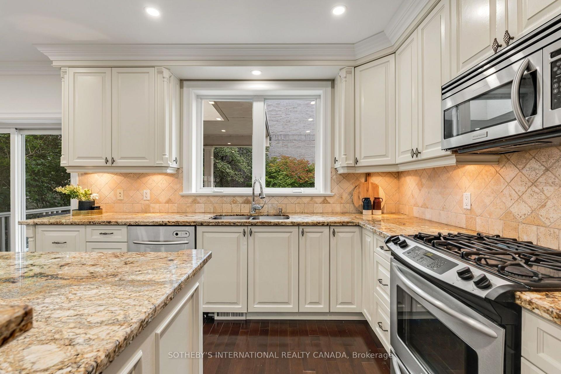 Photo 22 of 122 Brentcliffe Road, Toronto, Leaside — HOMEH
