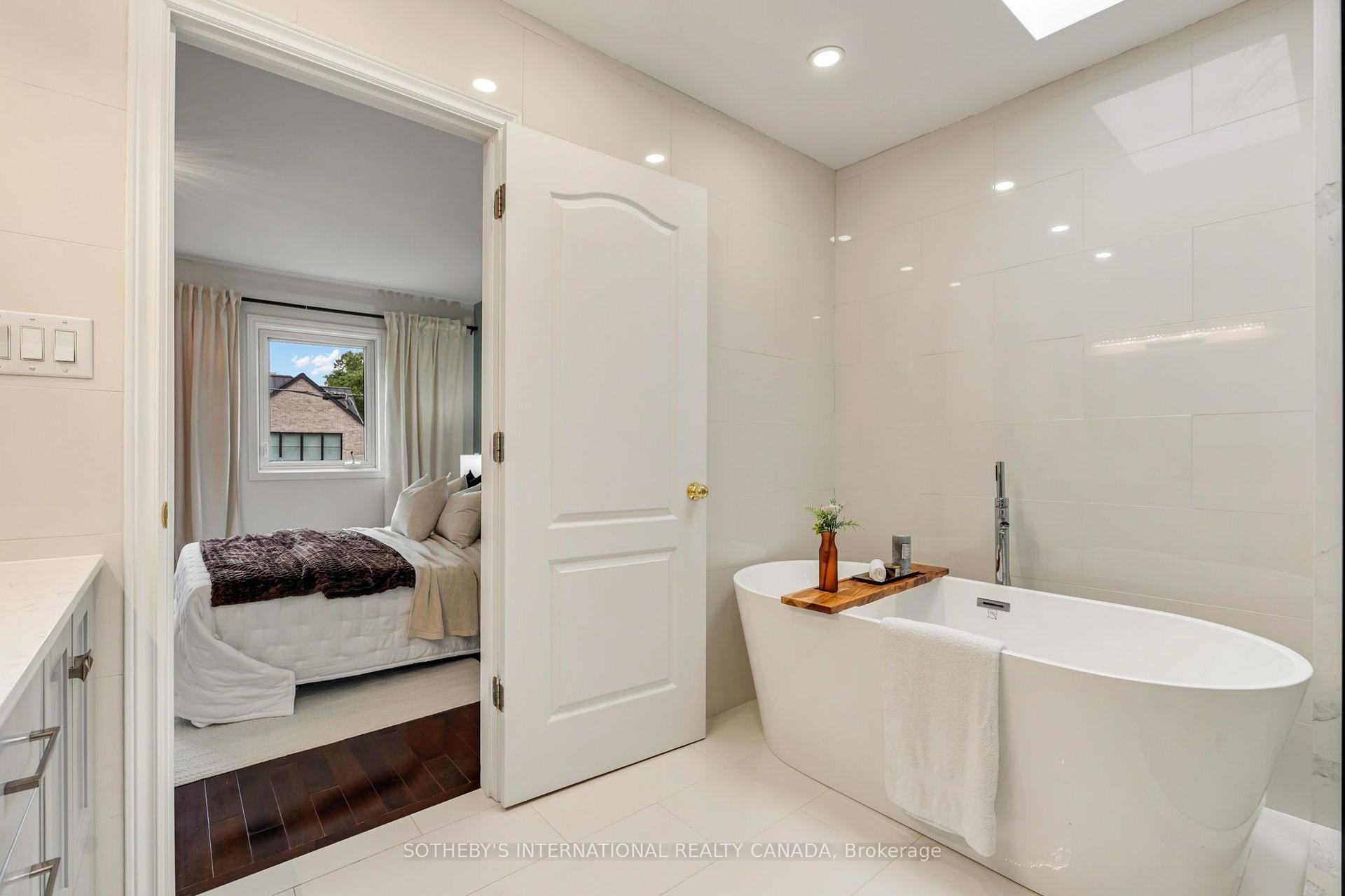 Photo 32 of 122 Brentcliffe Road, Toronto, Leaside — HOMEH