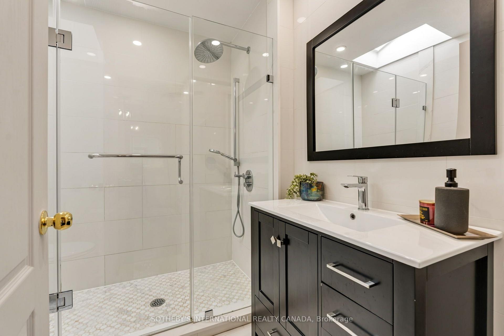 Photo 37 of 122 Brentcliffe Road, Toronto, Leaside — HOMEH