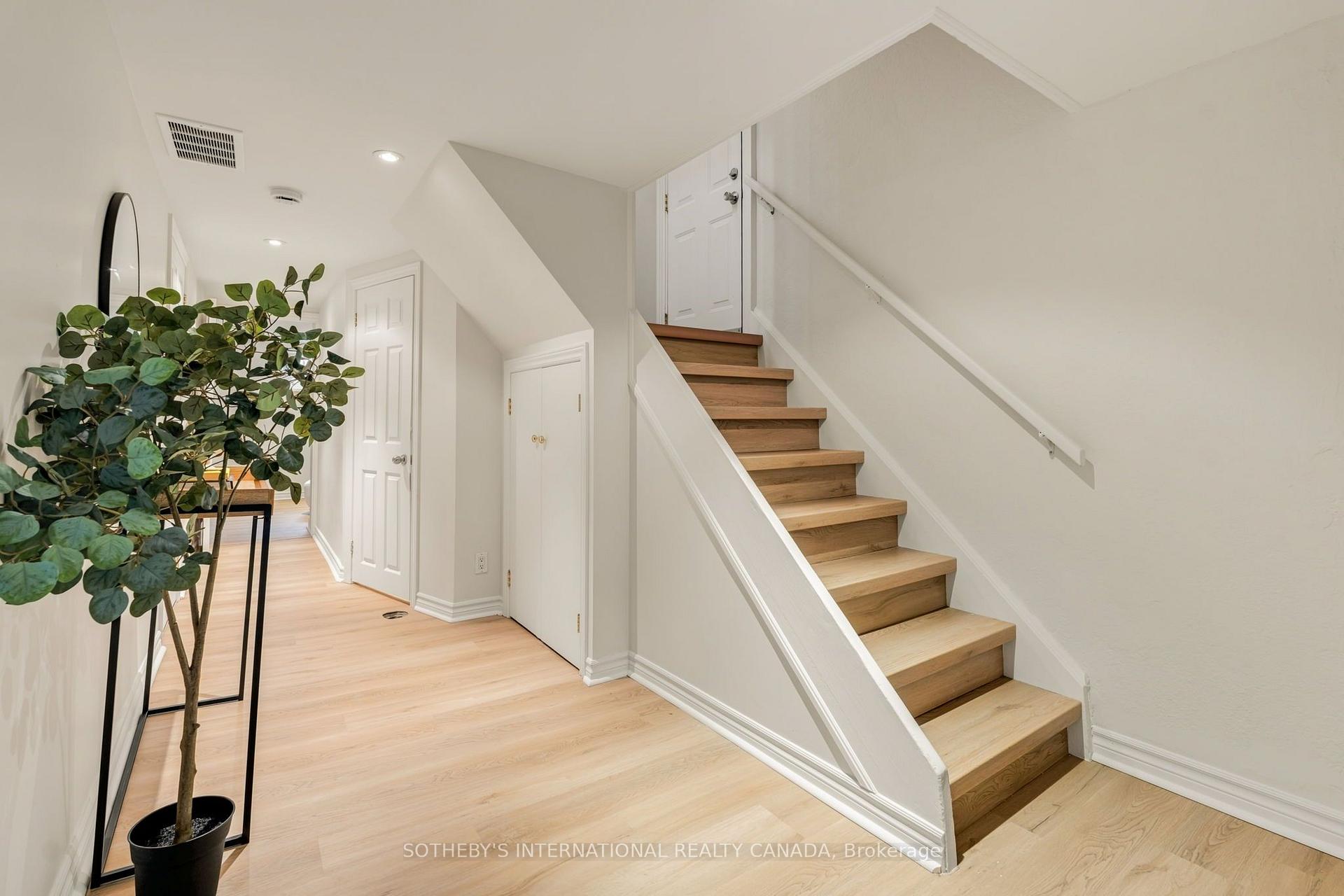 Photo 38 of 122 Brentcliffe Road, Toronto, Leaside — HOMEH