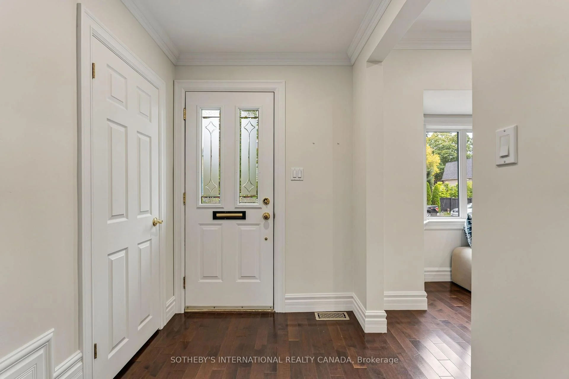 Photo 5 of 122 Brentcliffe Road, Toronto, Leaside — HOMEH