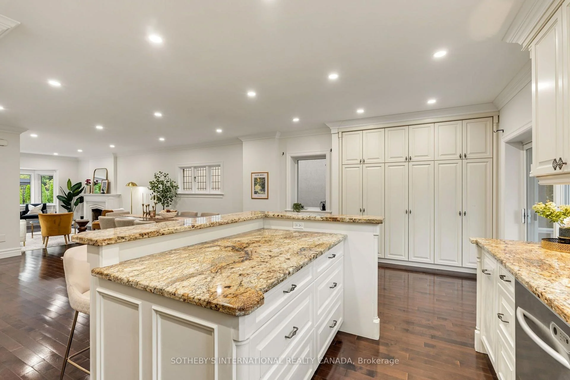 Photo 18 of 122 Brentcliffe Road, Toronto, Leaside — HOMEH