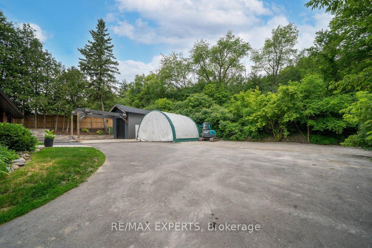 Photo 4 of 525 King Street E, Caledon, Bolton North — HOMEH