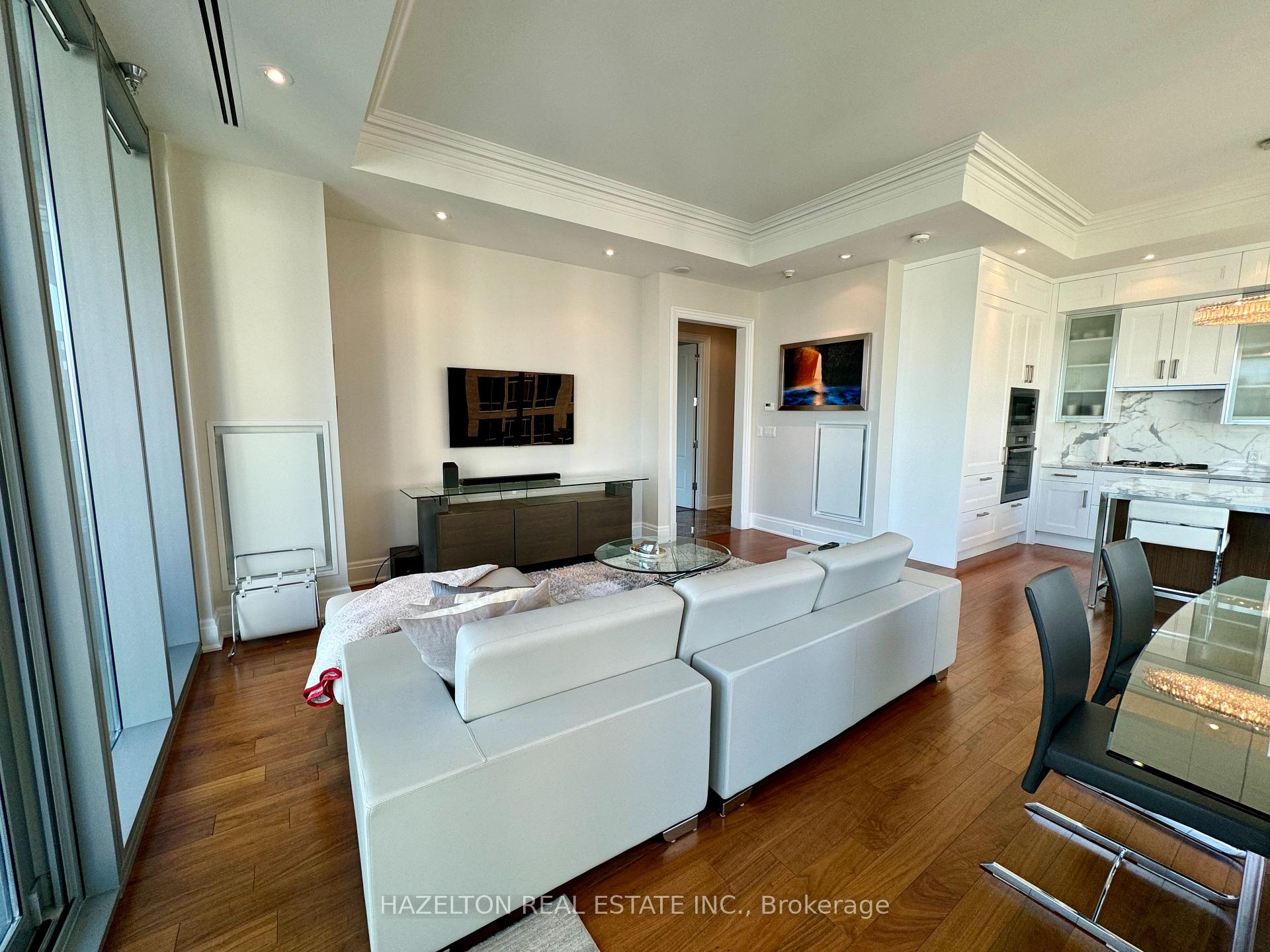 Photo 4 of Unit 902, 55 Scollard Street, Toronto, The Annex — HOMEH