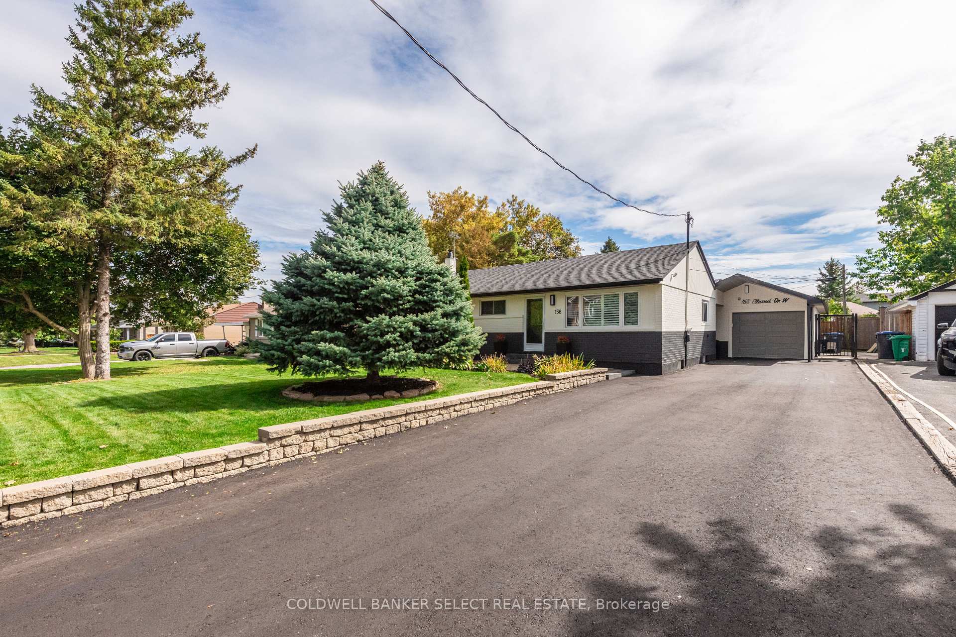 Photo 1 of 158 Ellwood Drive W, Caledon, Bolton West — HOMEH