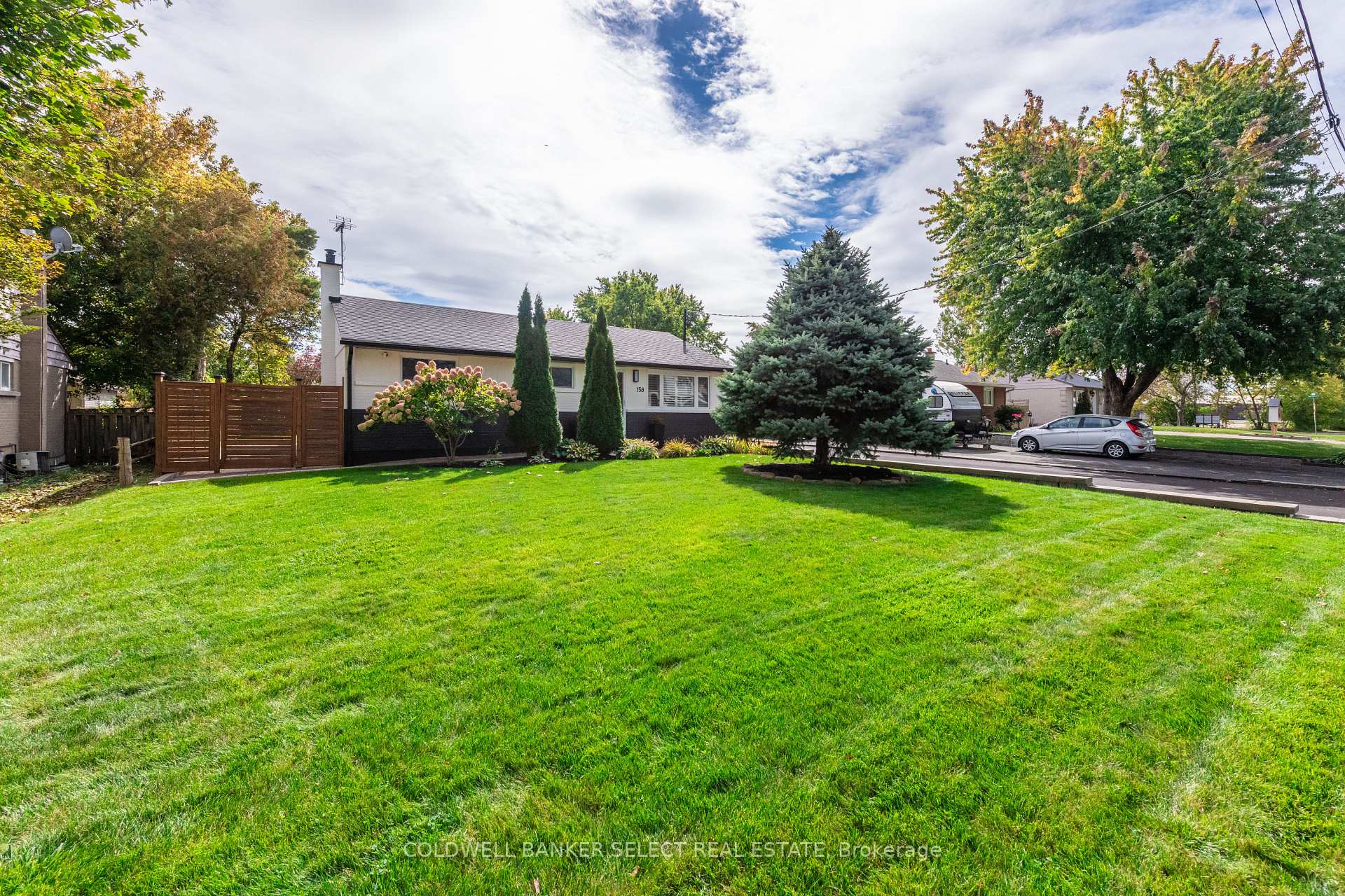 Photo 2 of 158 Ellwood Drive W, Caledon, Bolton West — HOMEH