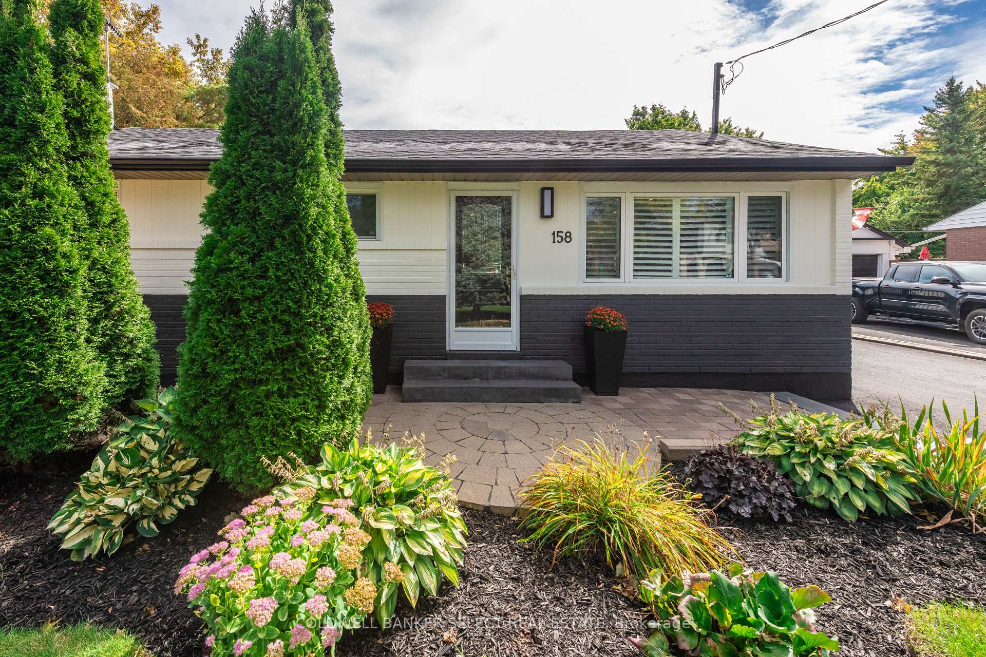 Photo 3 of 158 Ellwood Drive W, Caledon, Bolton West — HOMEH
