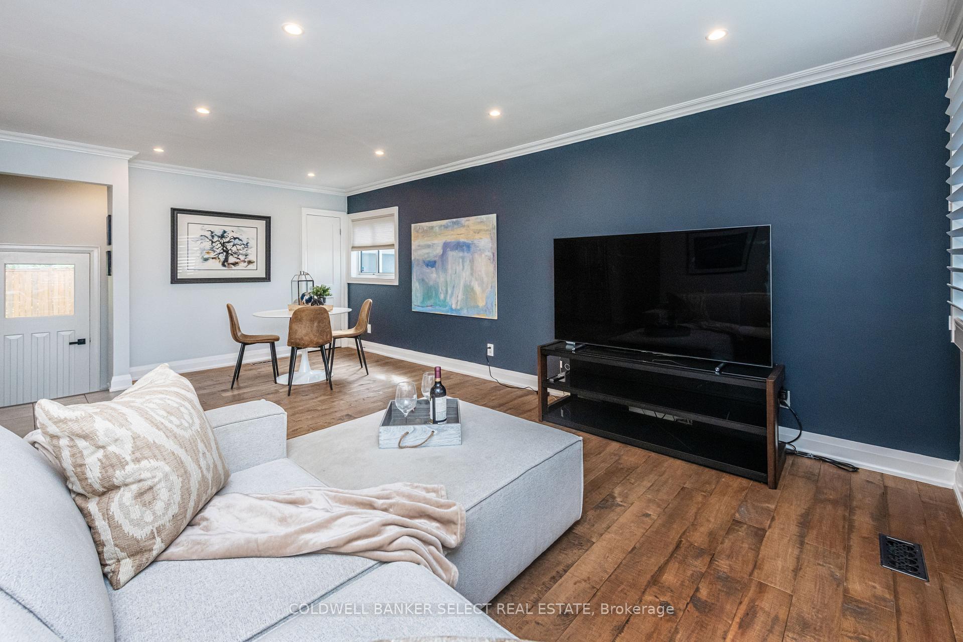 Photo 11 of 158 Ellwood Drive W, Caledon, Bolton West — HOMEH