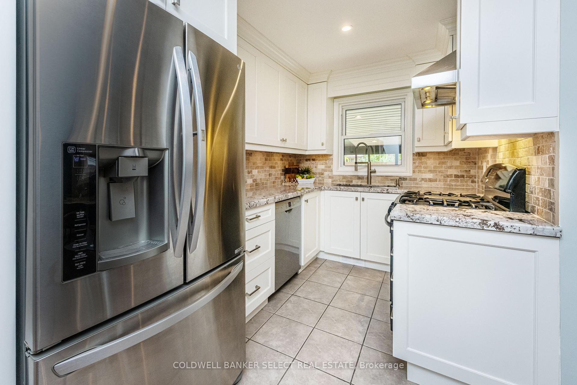 Photo 15 of 158 Ellwood Drive W, Caledon, Bolton West — HOMEH