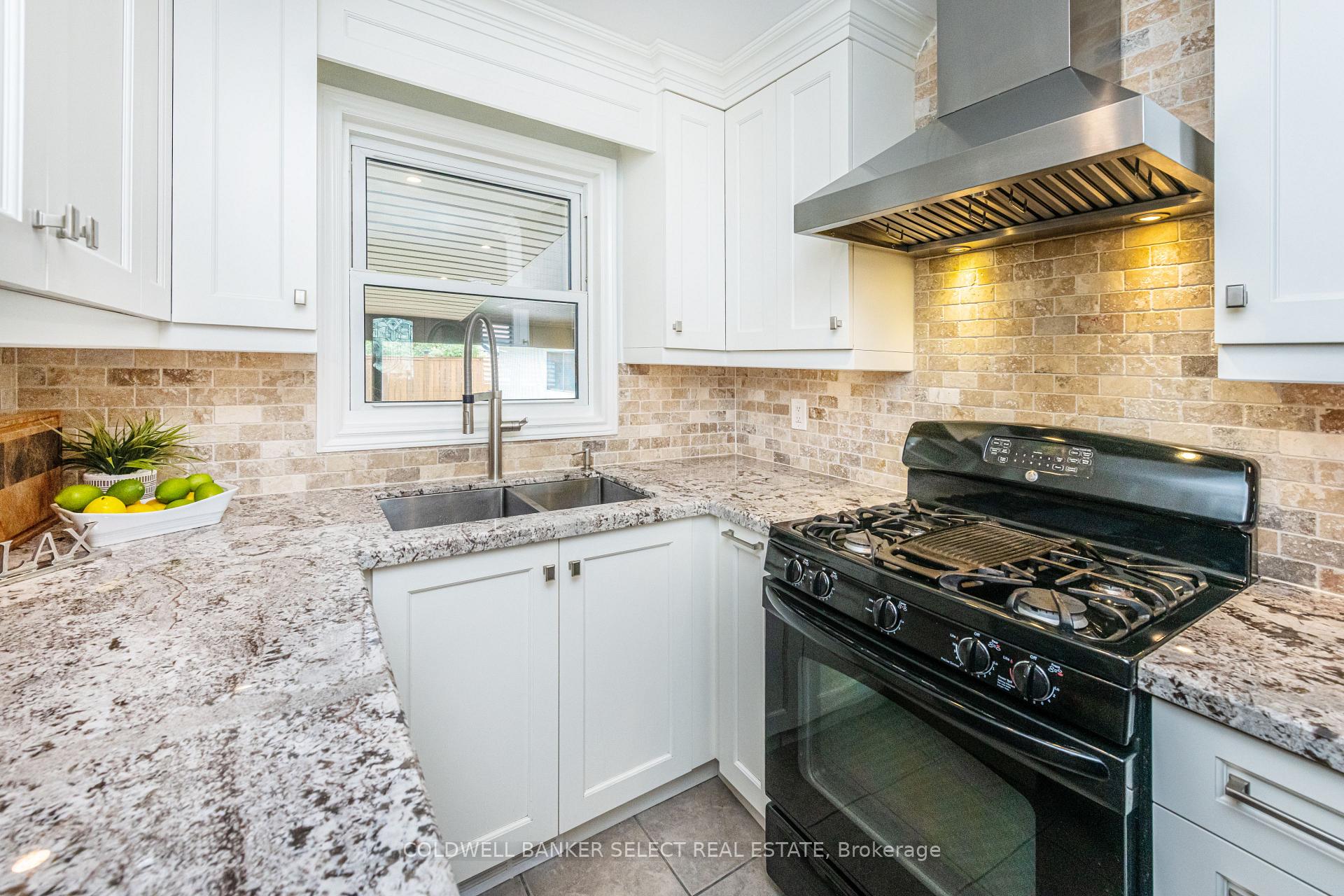 Photo 16 of 158 Ellwood Drive W, Caledon, Bolton West — HOMEH