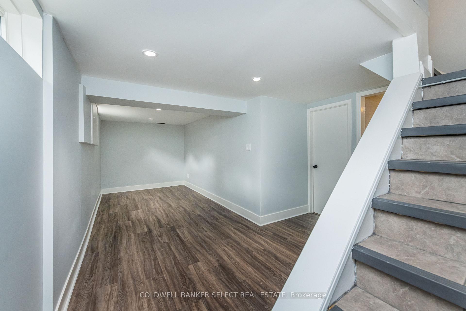 Photo 23 of 158 Ellwood Drive W, Caledon, Bolton West — HOMEH