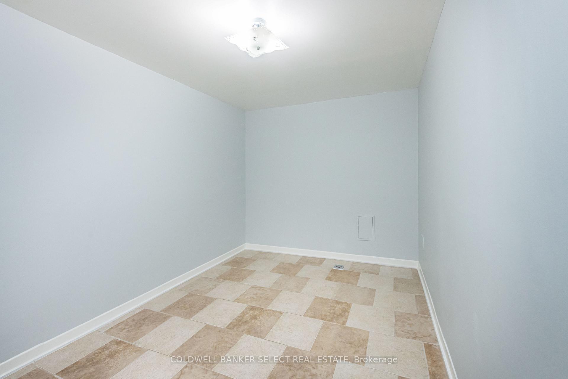 Photo 27 of 158 Ellwood Drive W, Caledon, Bolton West — HOMEH