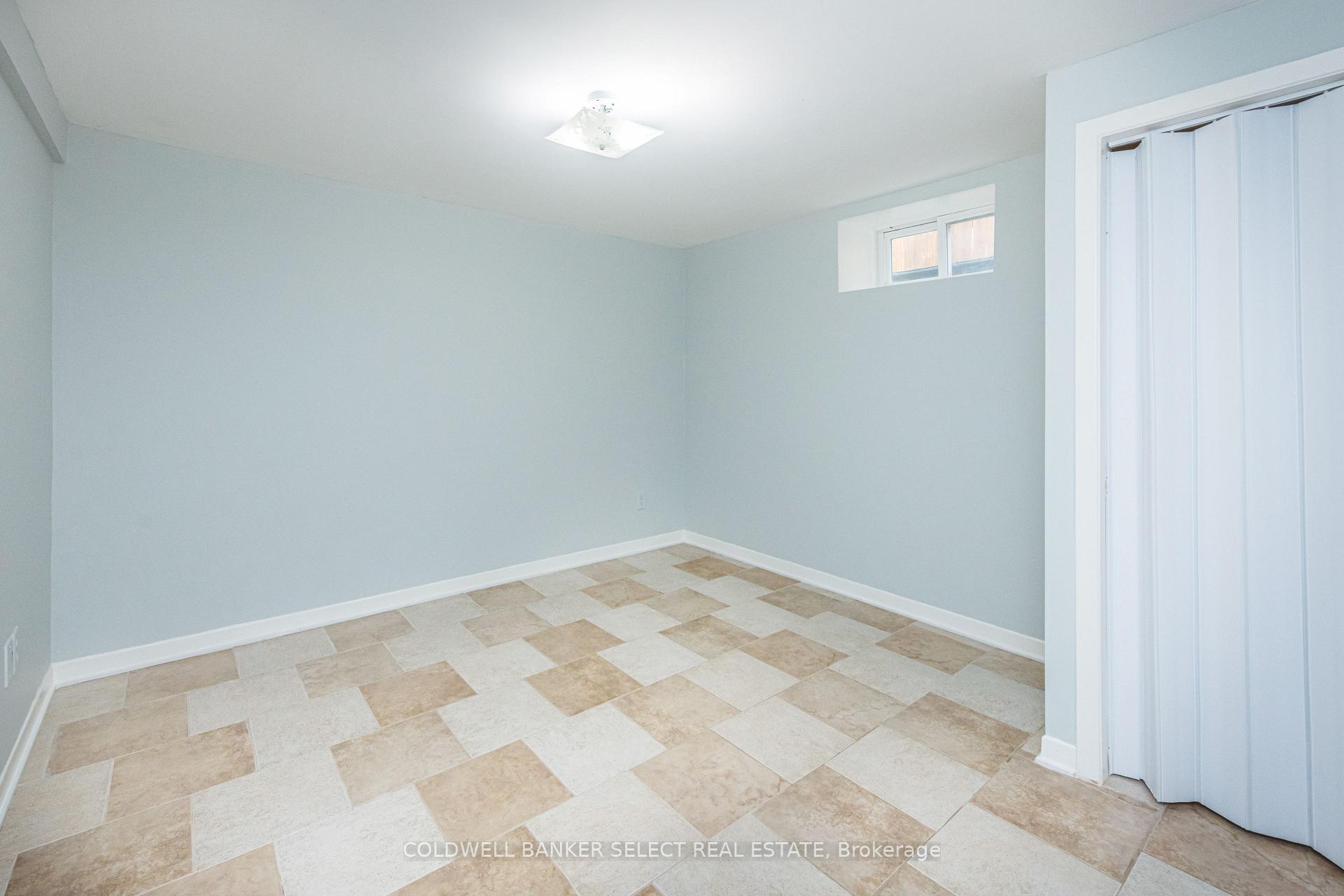 Photo 29 of 158 Ellwood Drive W, Caledon, Bolton West — HOMEH