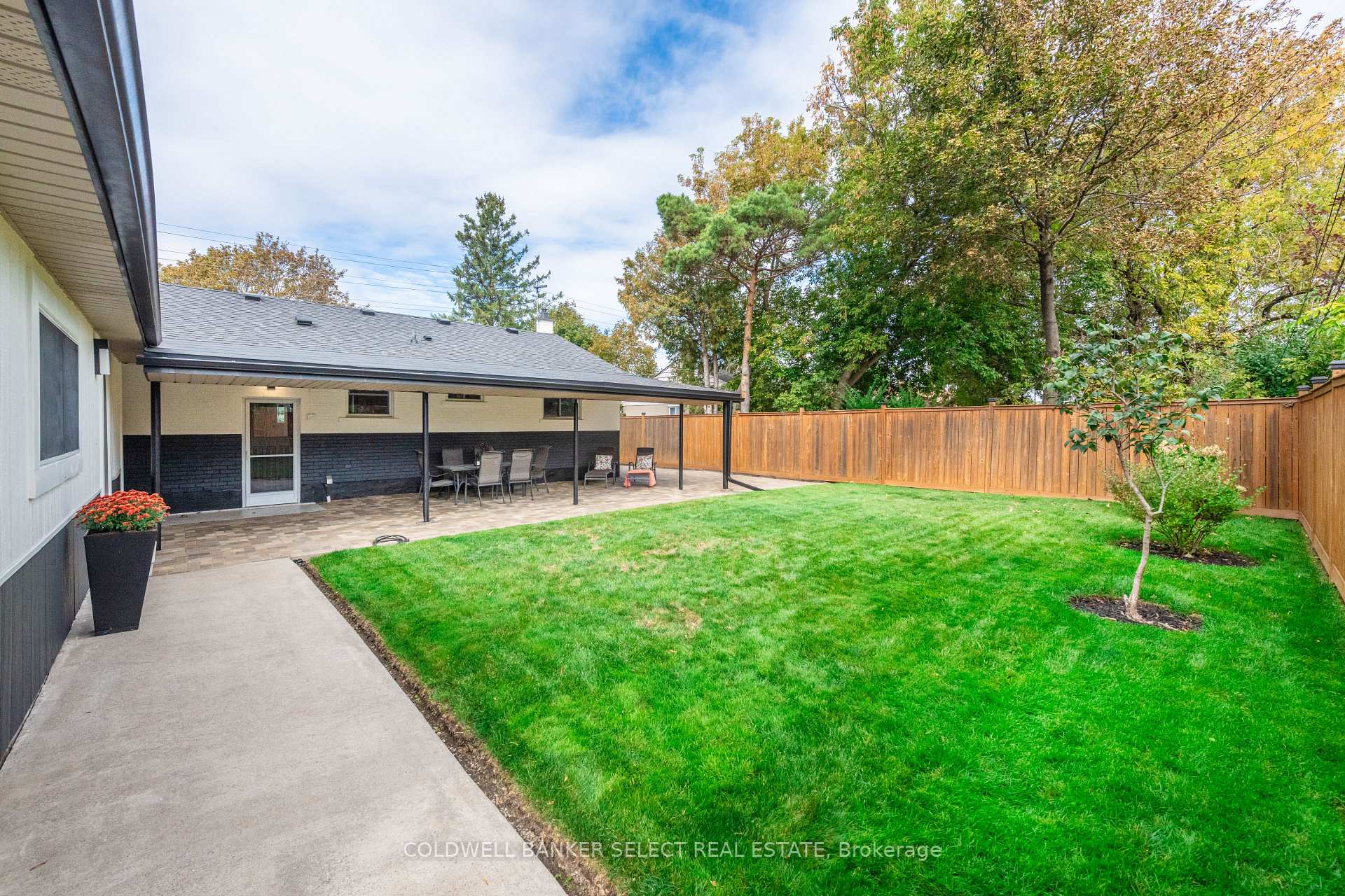 Photo 38 of 158 Ellwood Drive W, Caledon, Bolton West — HOMEH