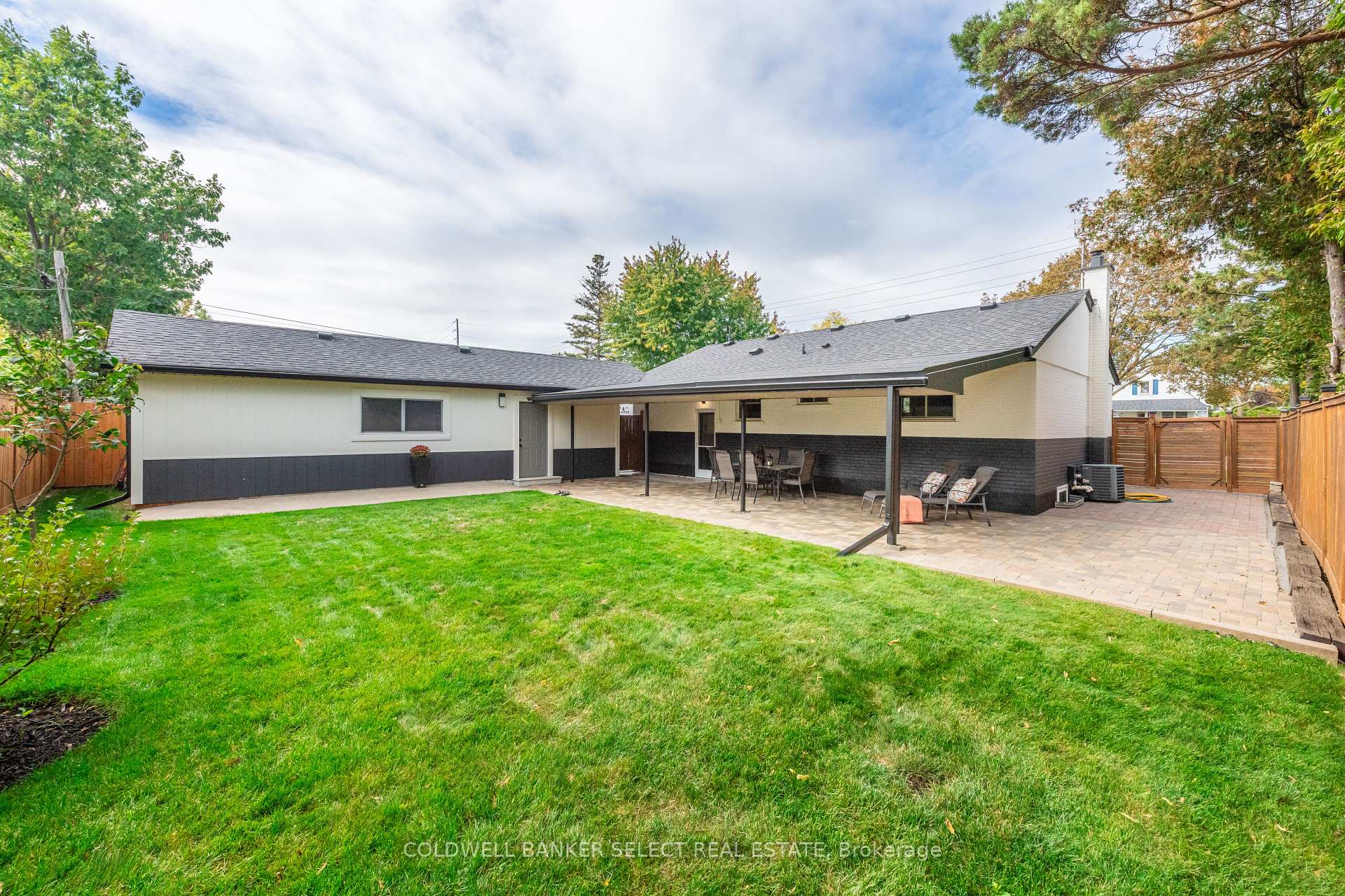 Photo 39 of 158 Ellwood Drive W, Caledon, Bolton West — HOMEH