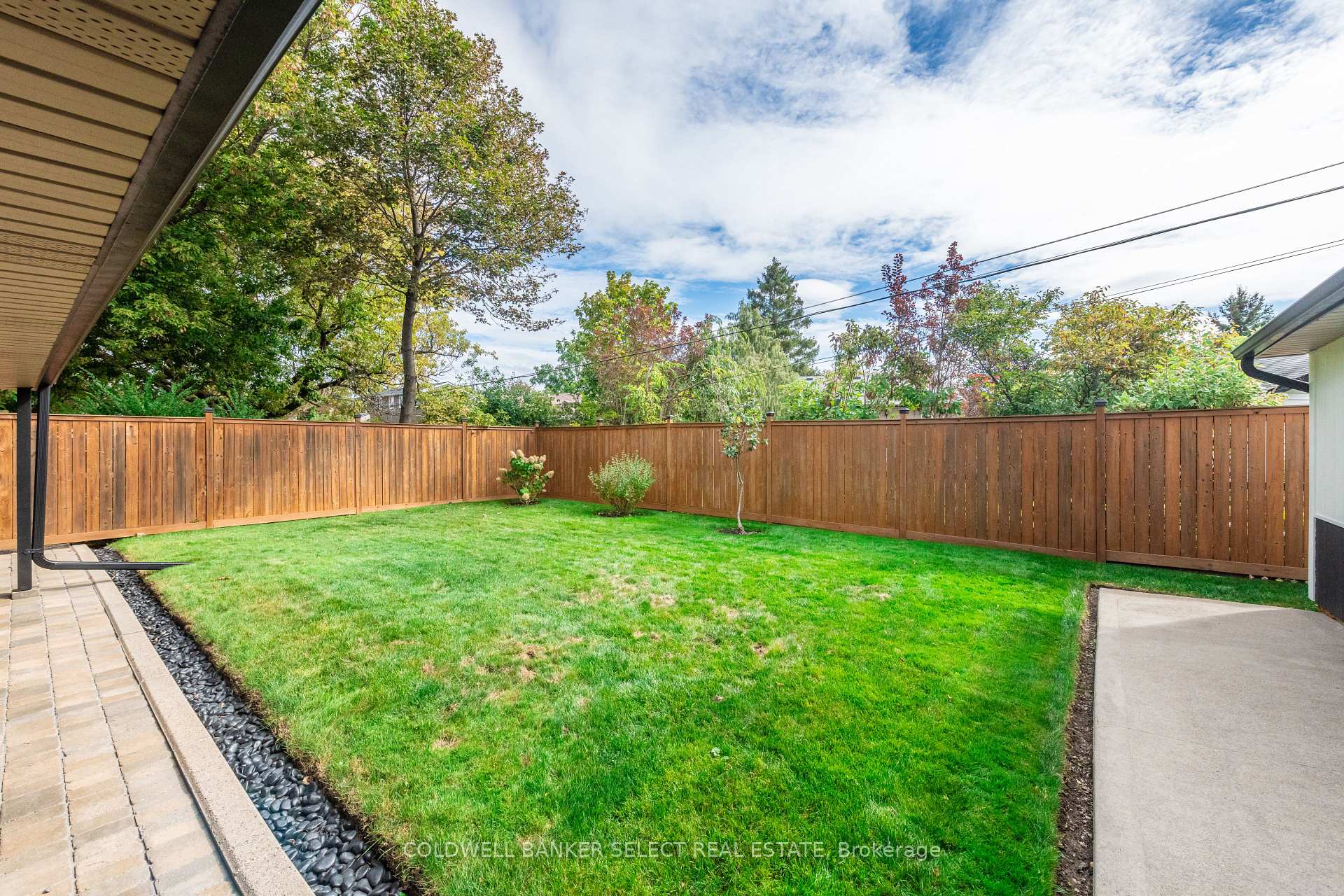 Photo 40 of 158 Ellwood Drive W, Caledon, Bolton West — HOMEH