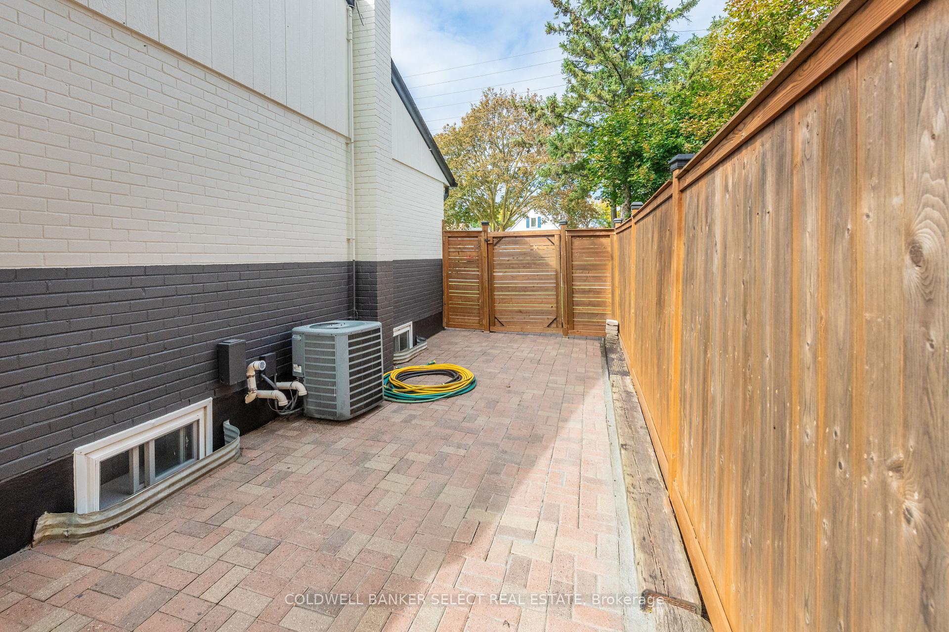 Photo 42 of 158 Ellwood Drive W, Caledon, Bolton West — HOMEH