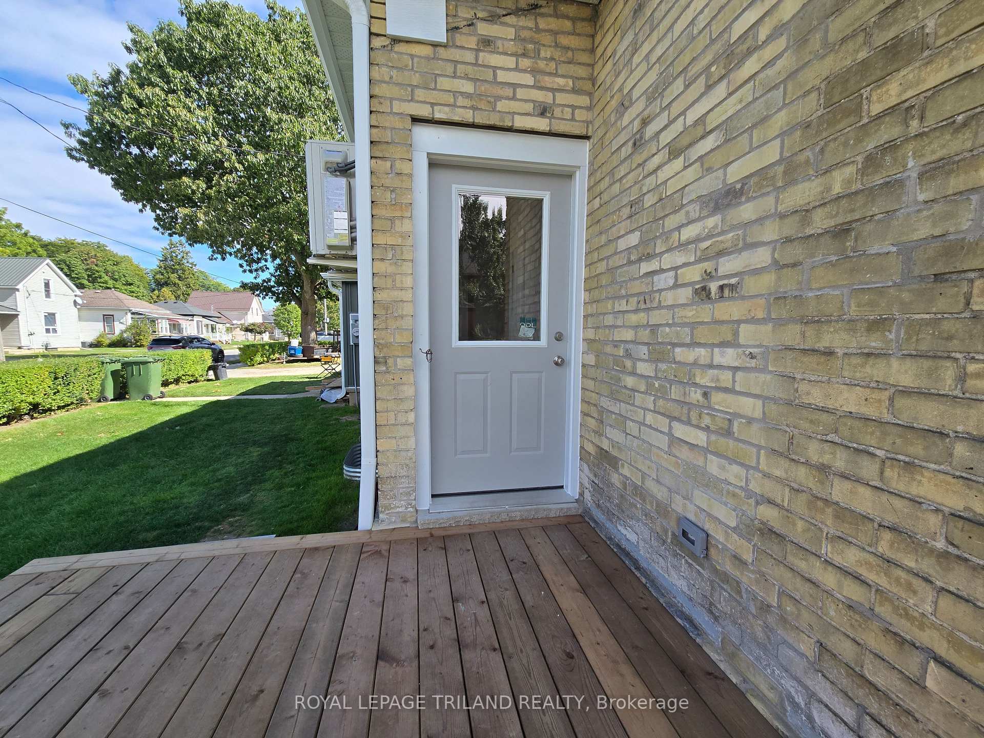 Photo 2 of 245 Ross Street, St. Thomas — HOMEH