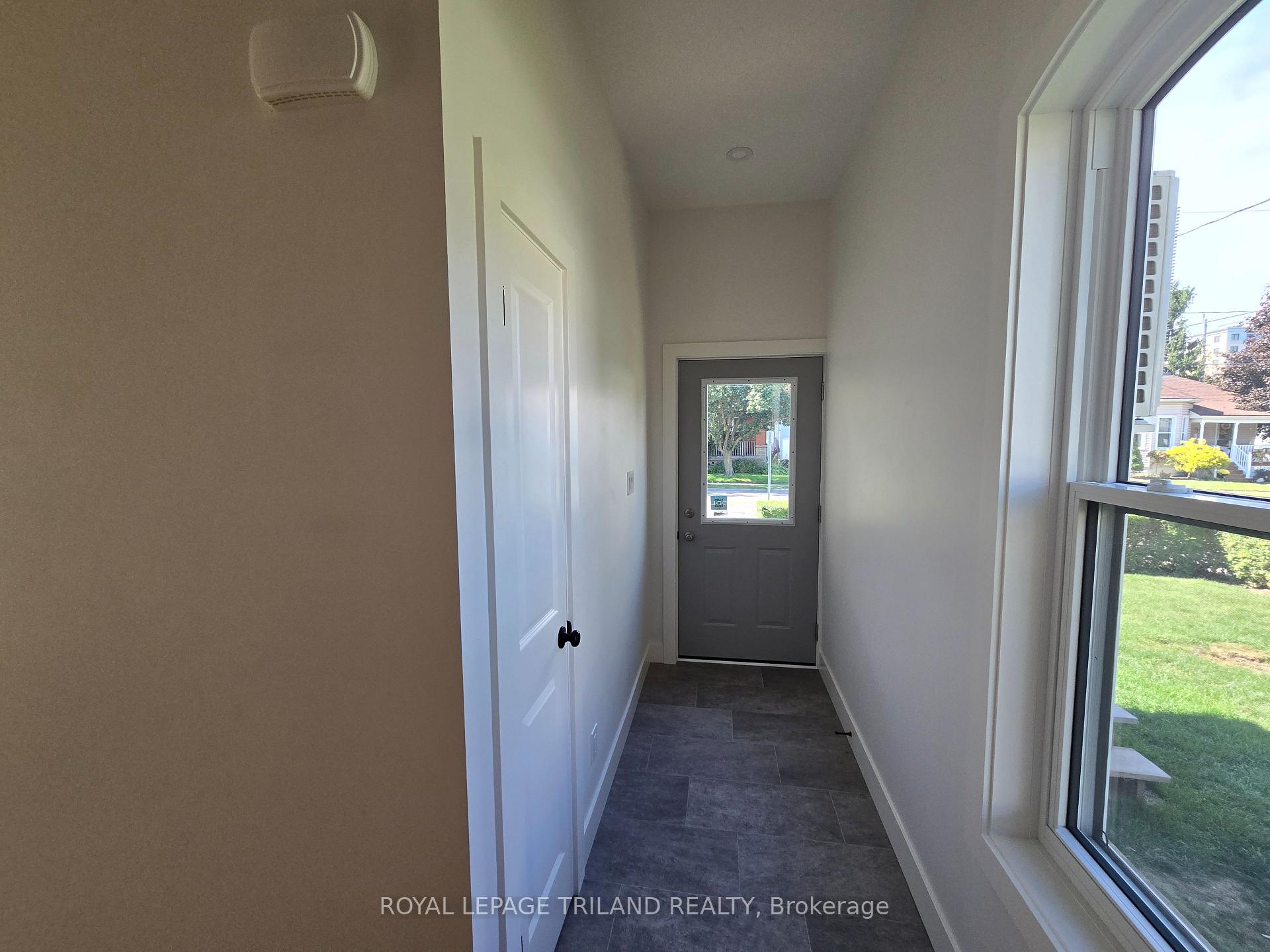 Photo 3 of 245 Ross Street, St. Thomas — HOMEH