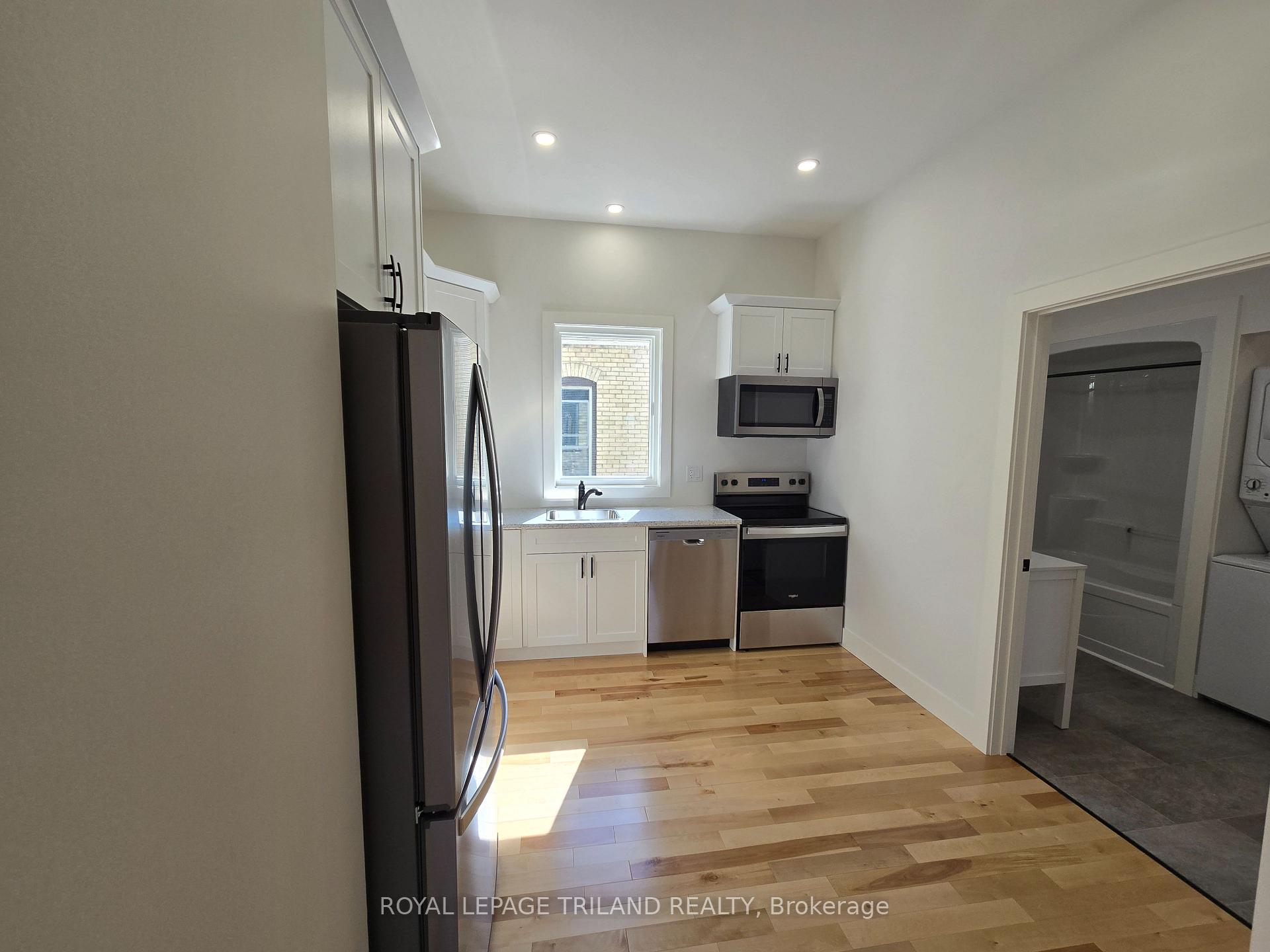 Photo 8 of 245 Ross Street, St. Thomas — HOMEH