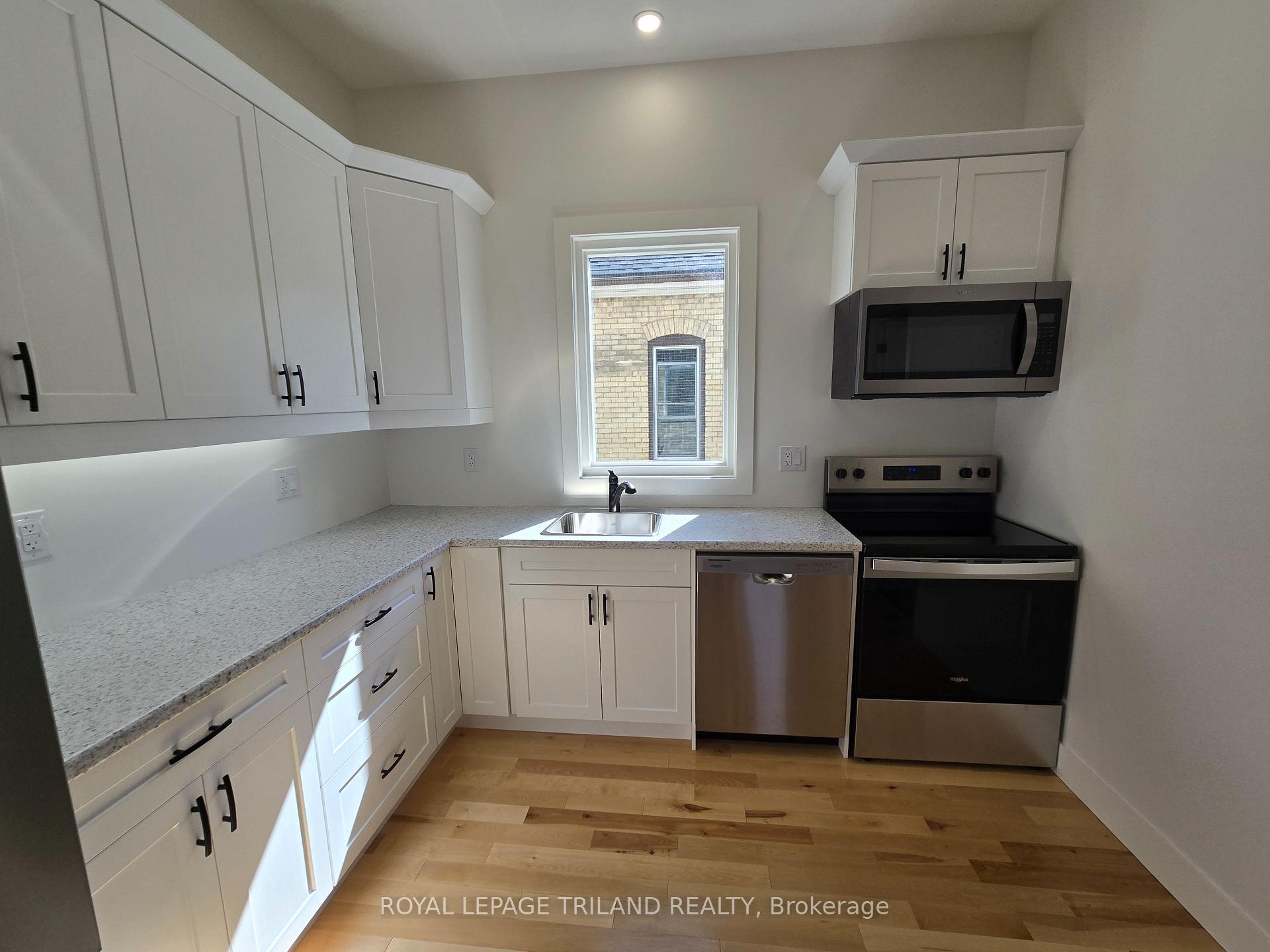 Photo 10 of 245 Ross Street, St. Thomas — HOMEH