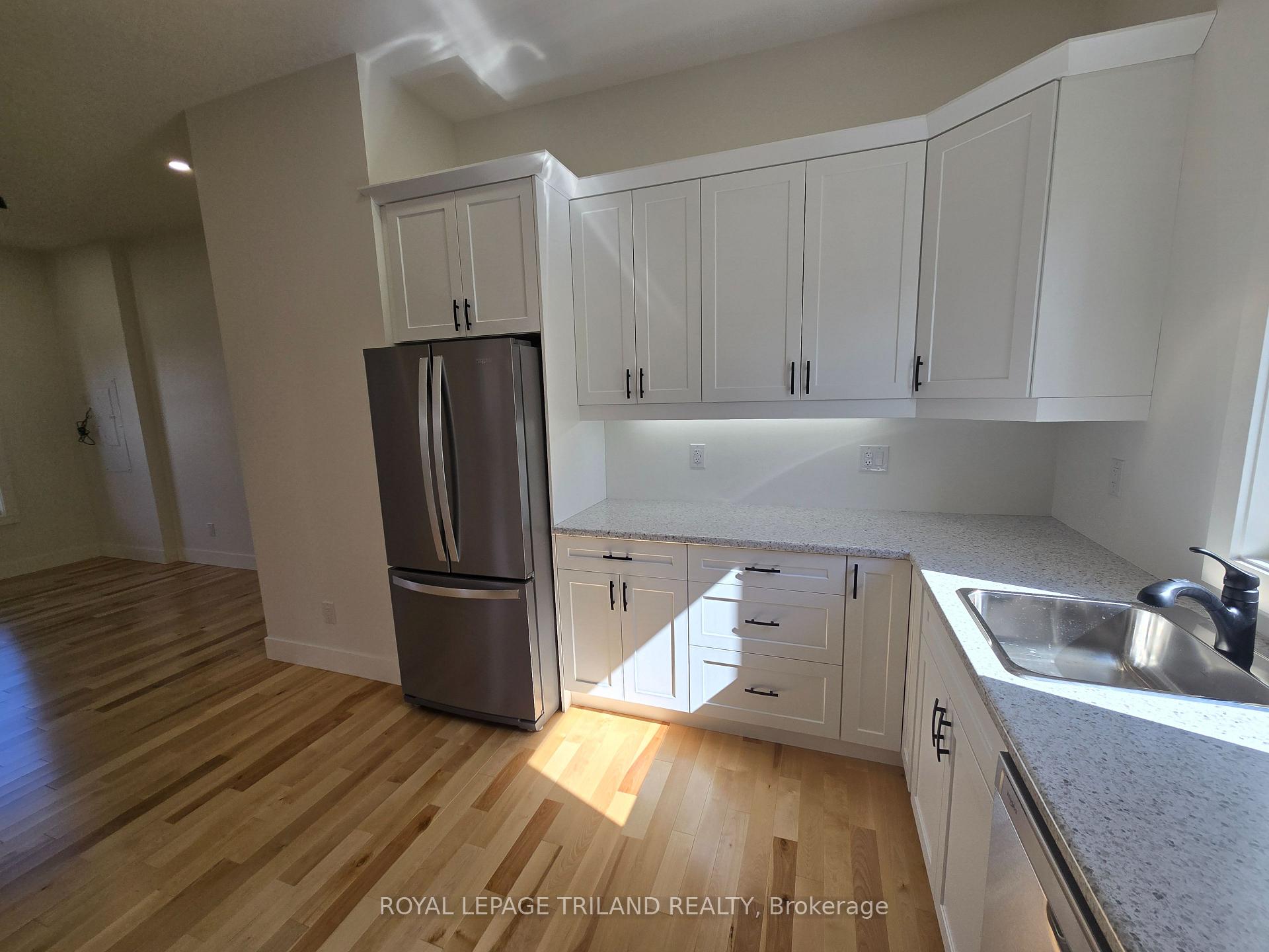 Photo 11 of 245 Ross Street, St. Thomas — HOMEH
