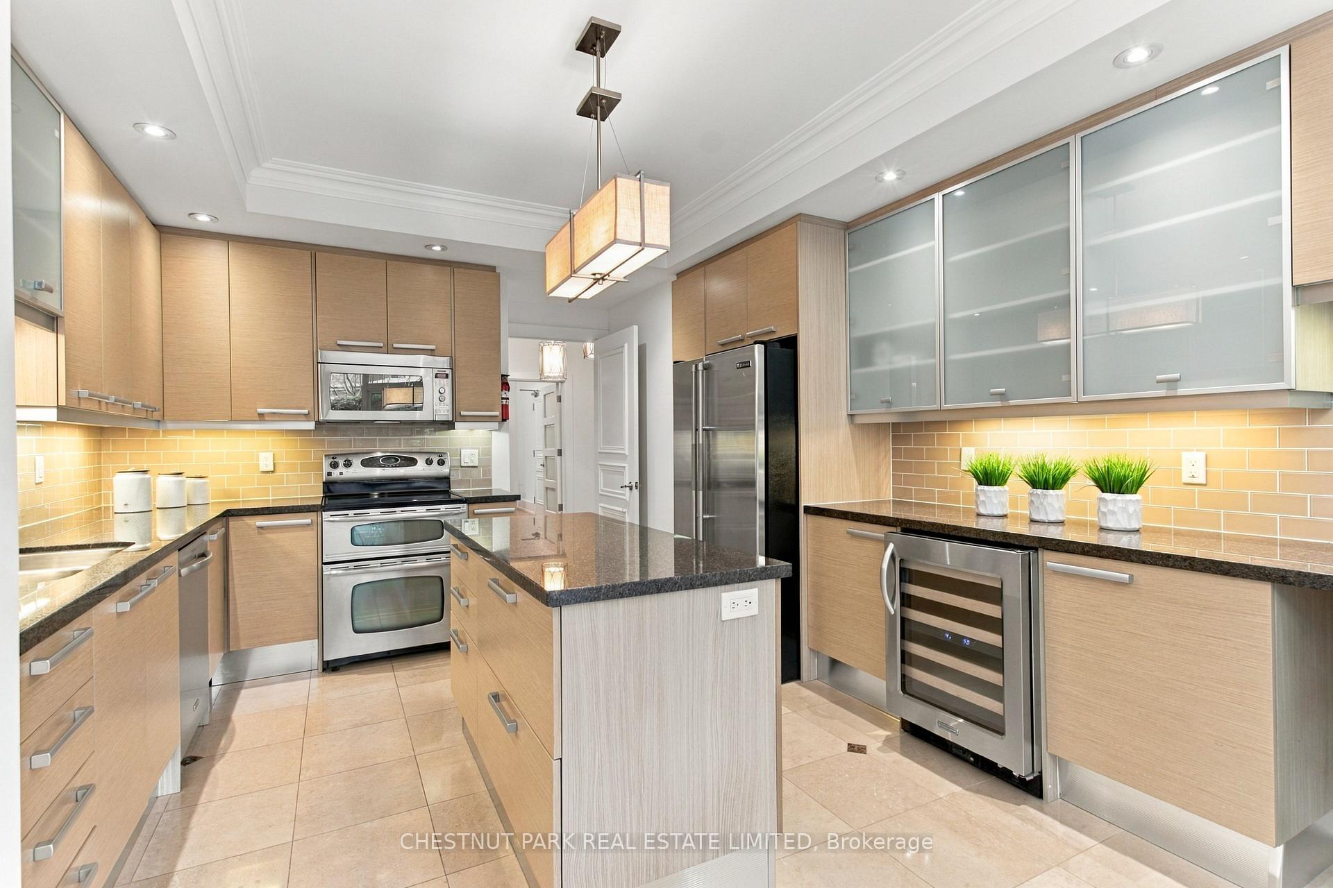 Photo 8 of Unit 203B, 660 Sheppard Avenue E, North York, Bayview Village — HOMEH