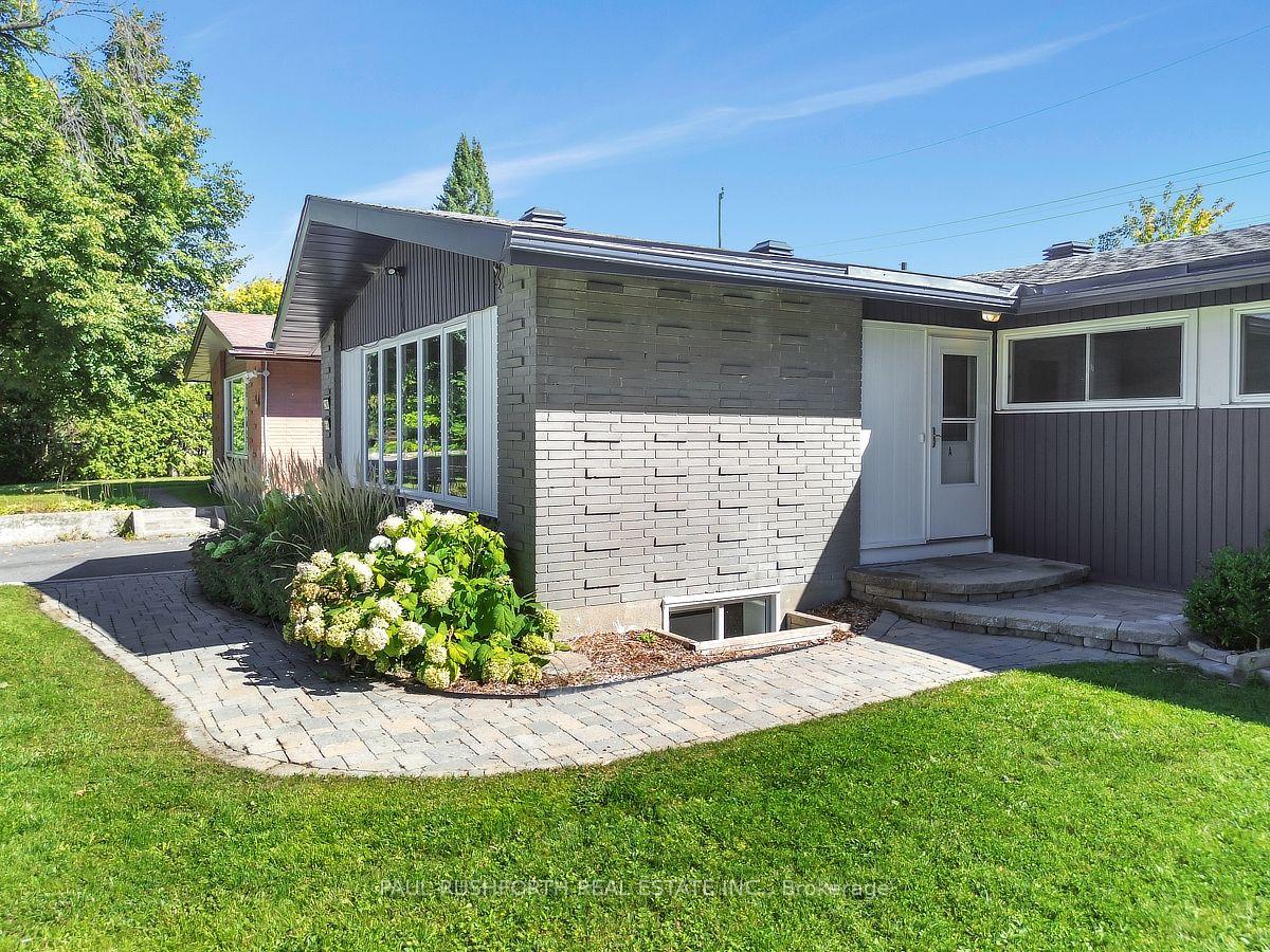 Photo 3 of 2160 Lambeth Walk, Ottawa, Parkway Park — HOMEH