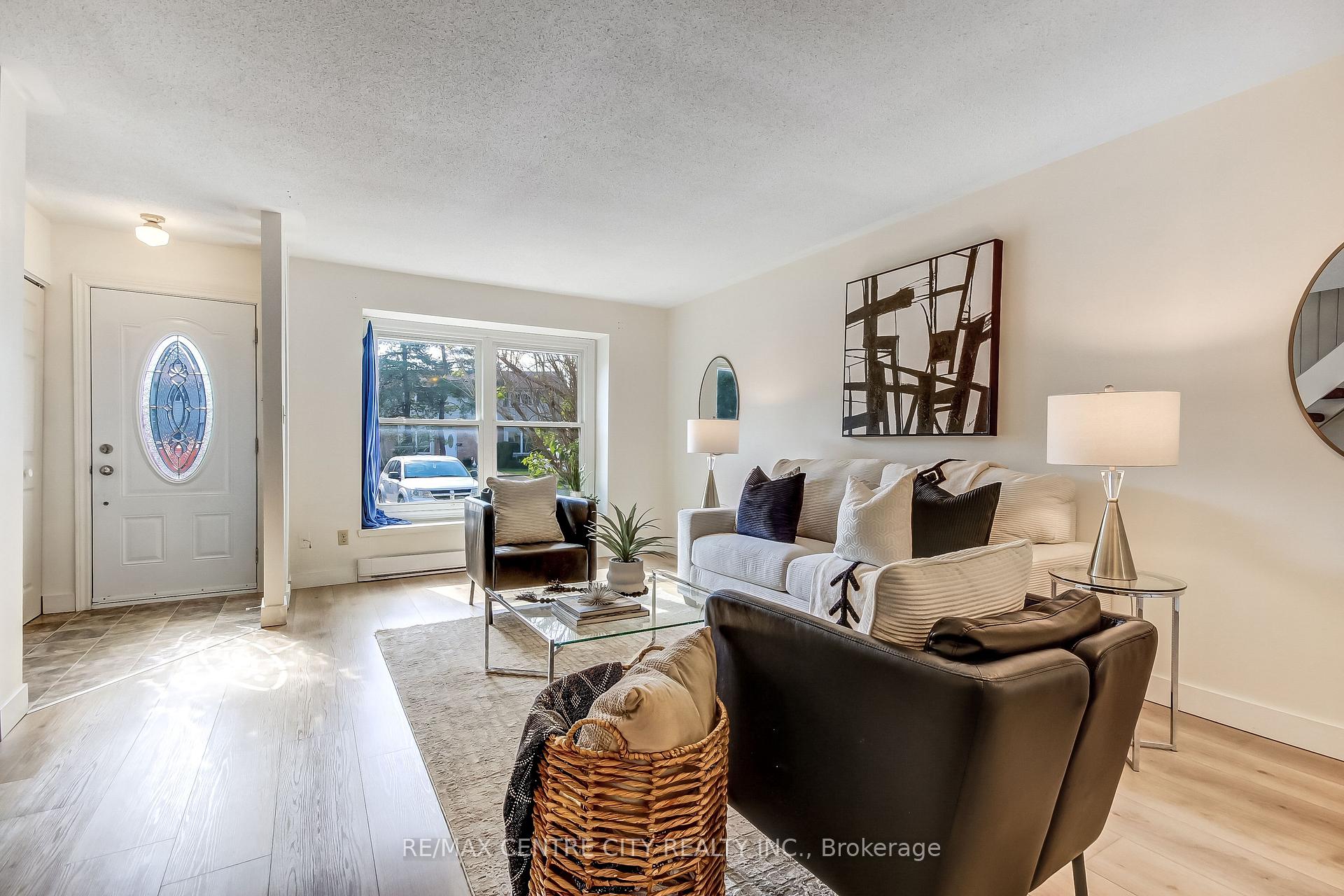 Photo 4 of Unit 30, 101 Highview Avenue E, London, South P — HOMEH