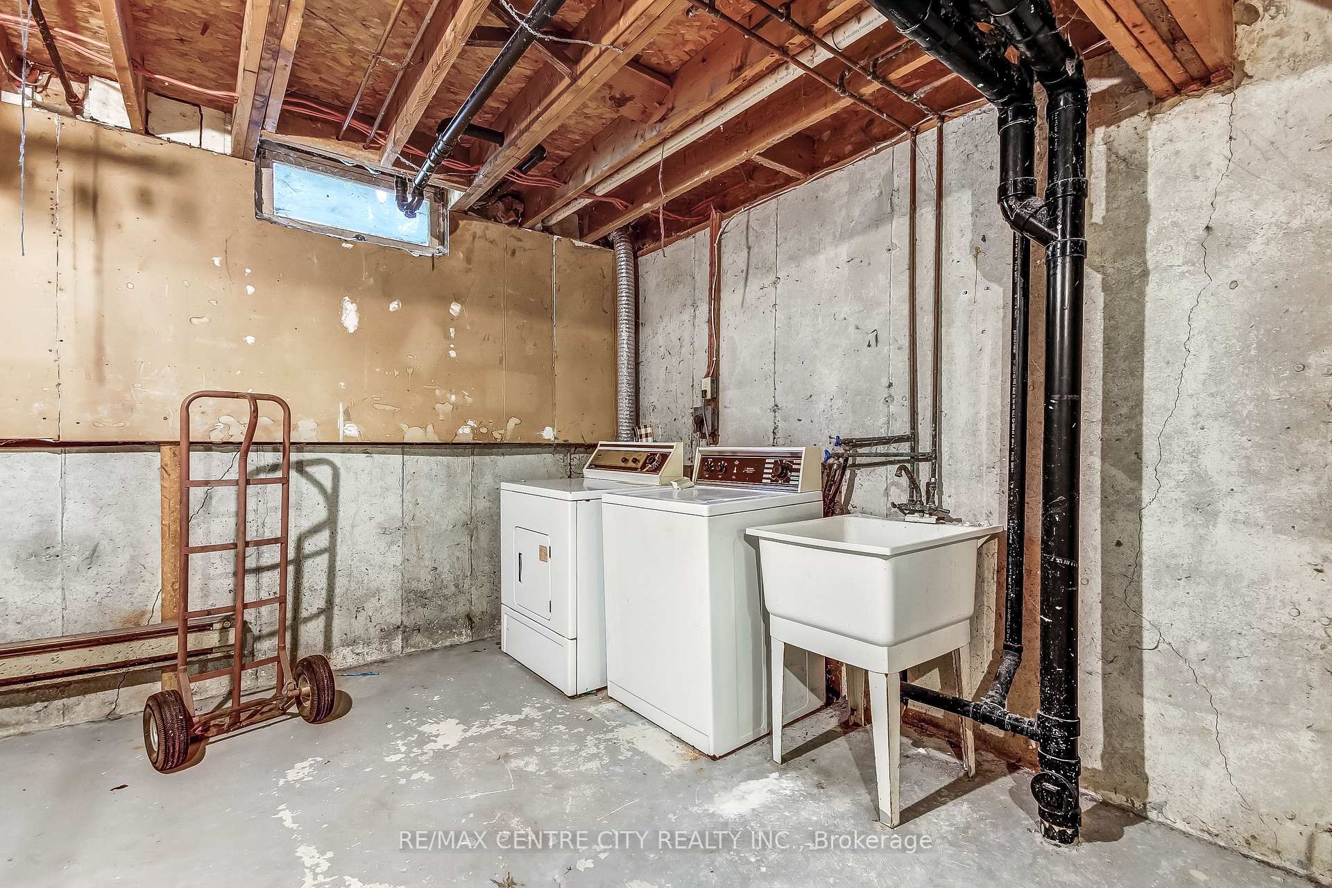 Photo 17 of Unit 30, 101 Highview Avenue E, London, South P — HOMEH