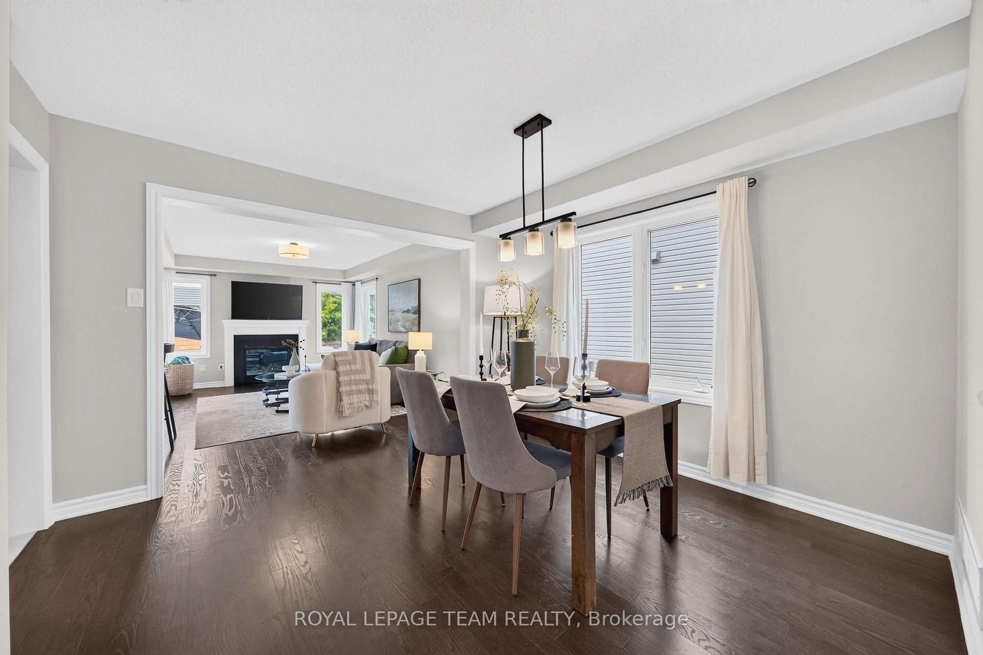 Photo 3 of 517 Foxlight Circle, Ottawa, Kanata - Emerald Meadows/Trailwest — HOMEH