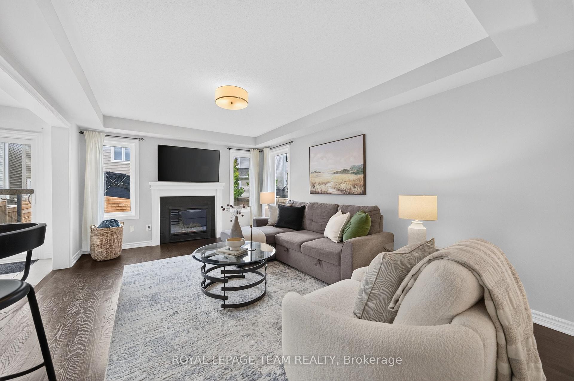 Photo 5 of 517 Foxlight Circle, Ottawa, Kanata - Emerald Meadows/Trailwest — HOMEH