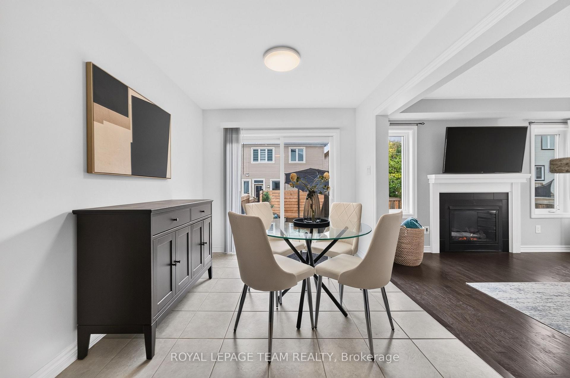 Photo 6 of 517 Foxlight Circle, Ottawa, Kanata - Emerald Meadows/Trailwest — HOMEH