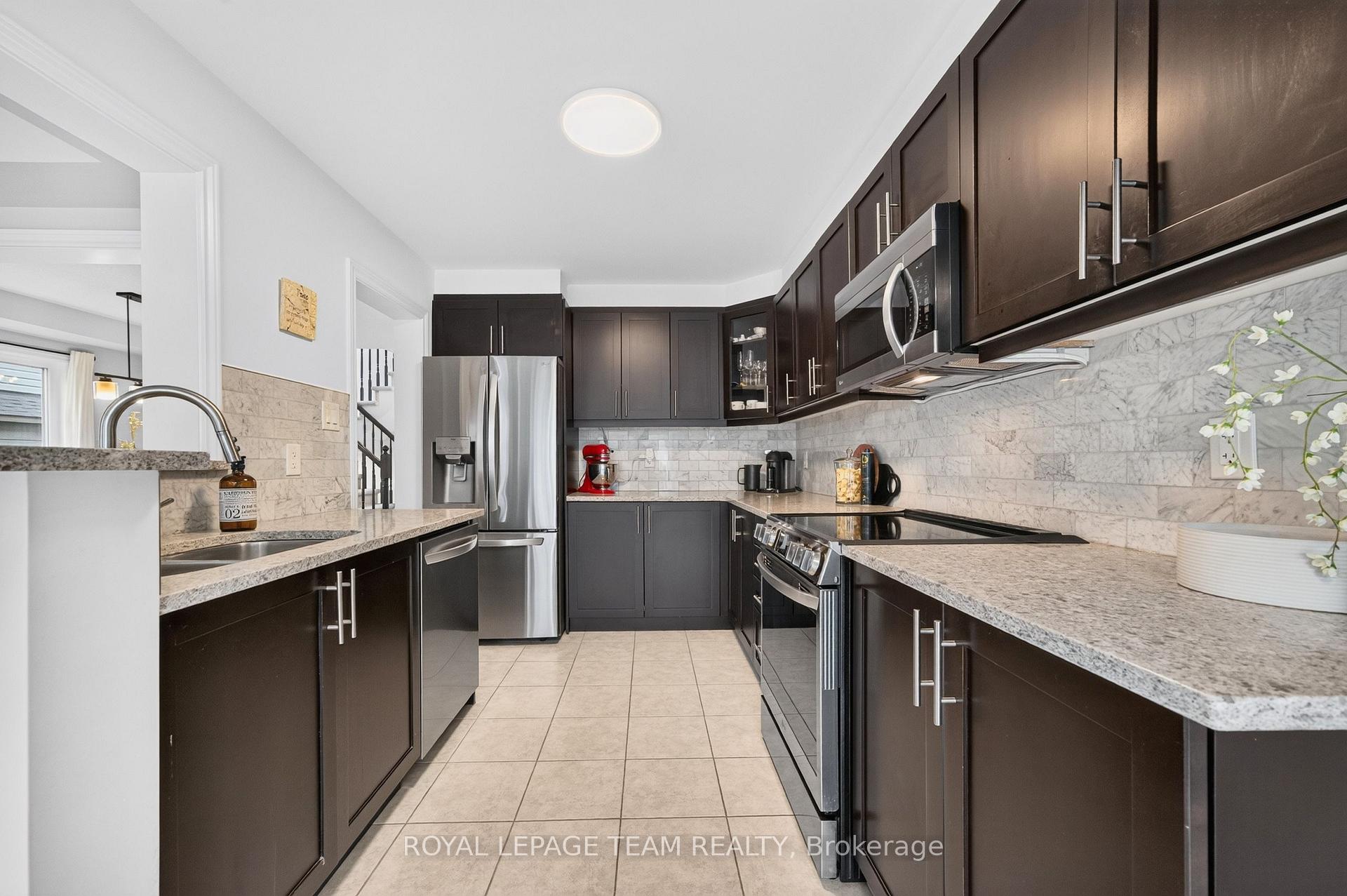 Photo 7 of 517 Foxlight Circle, Ottawa, Kanata - Emerald Meadows/Trailwest — HOMEH
