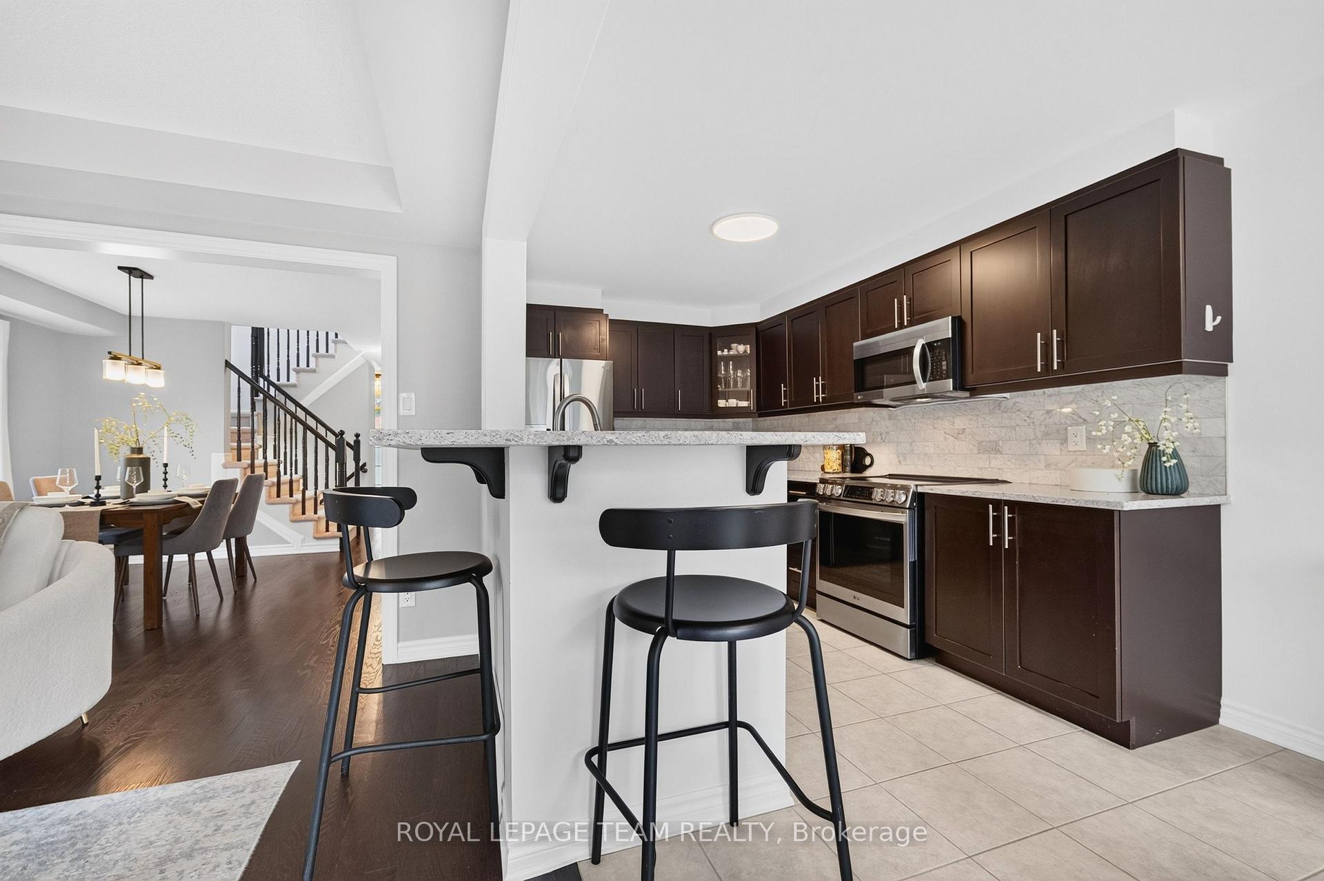 Photo 8 of 517 Foxlight Circle, Ottawa, Kanata - Emerald Meadows/Trailwest — HOMEH