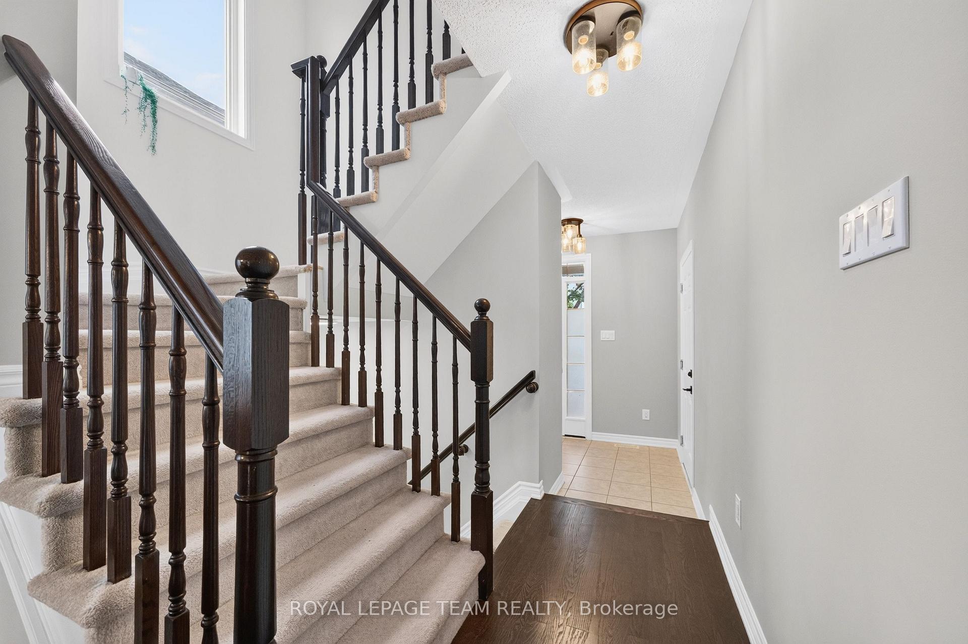 Photo 9 of 517 Foxlight Circle, Ottawa, Kanata - Emerald Meadows/Trailwest — HOMEH