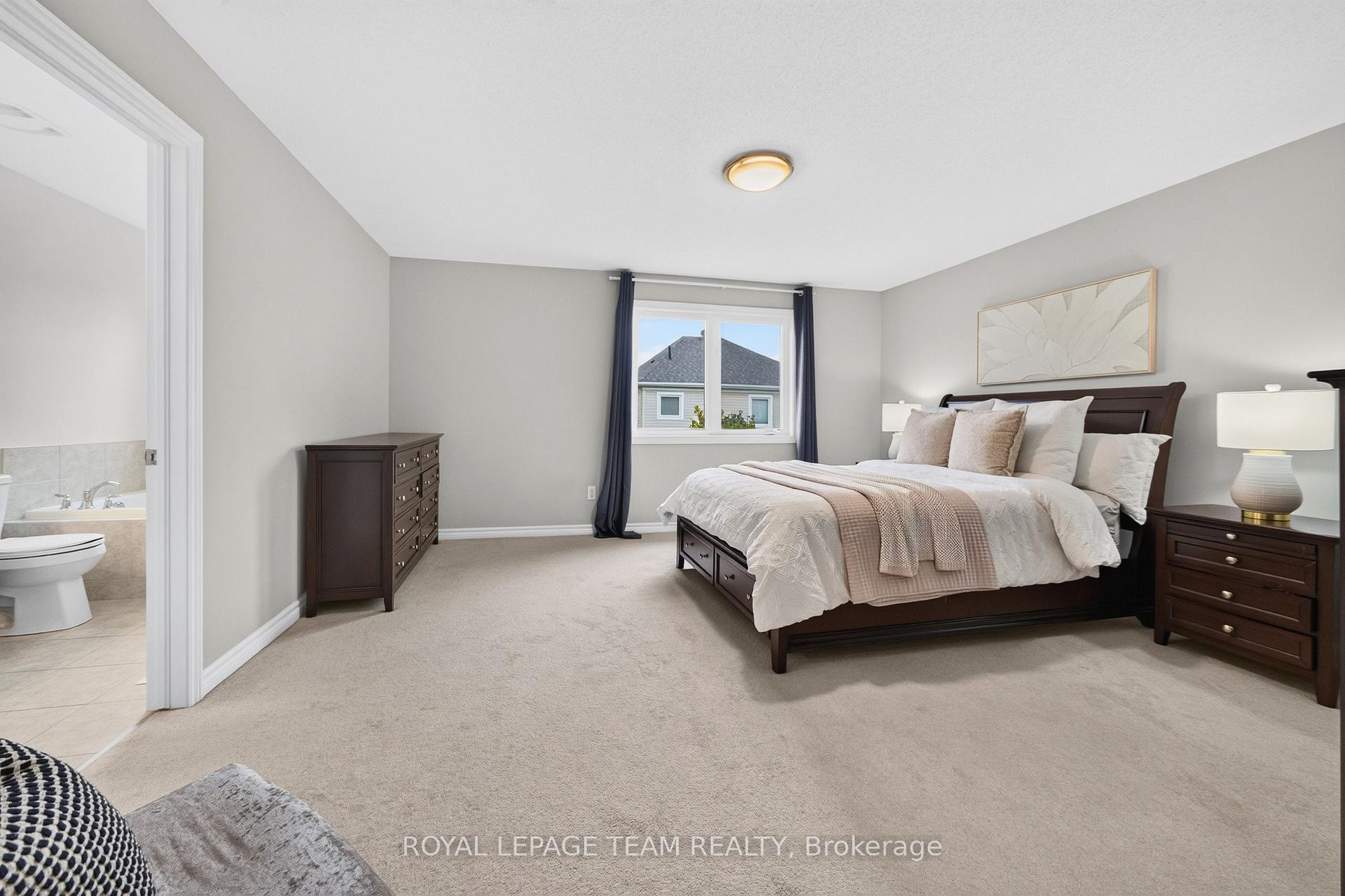 Photo 10 of 517 Foxlight Circle, Ottawa, Kanata - Emerald Meadows/Trailwest — HOMEH