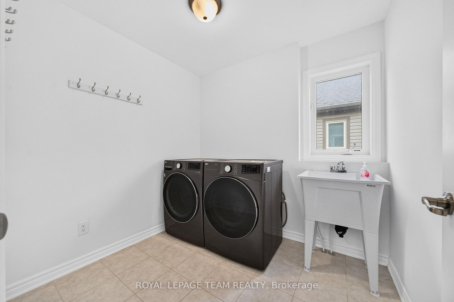 Photo 16 of 517 Foxlight Circle, Ottawa, Kanata - Emerald Meadows/Trailwest — HOMEH