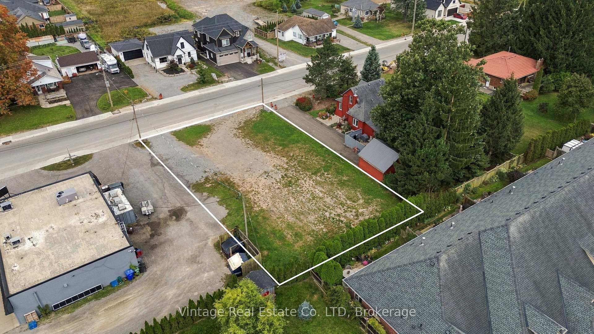 Photo 2 of 690 Quaker Road, Pelham, Fonthill — HOMEH