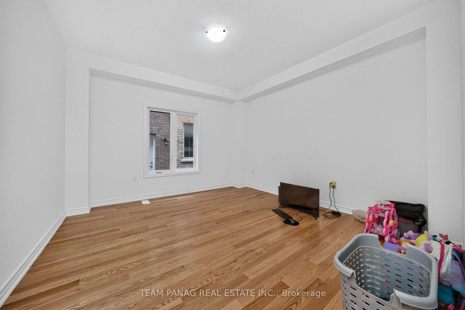 Photo 8 of 434 VanDusen Avenue, Southgate — HOMEH