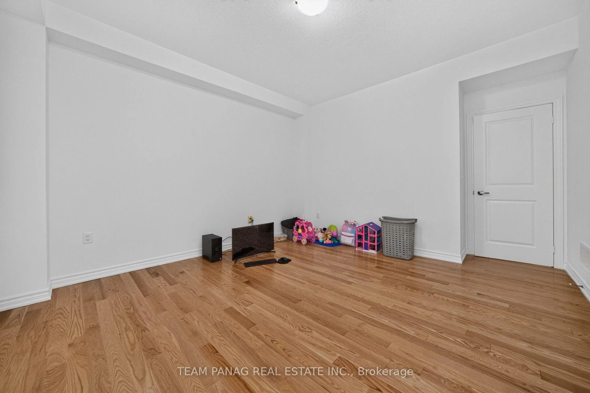 Photo 9 of 434 VanDusen Avenue, Southgate — HOMEH