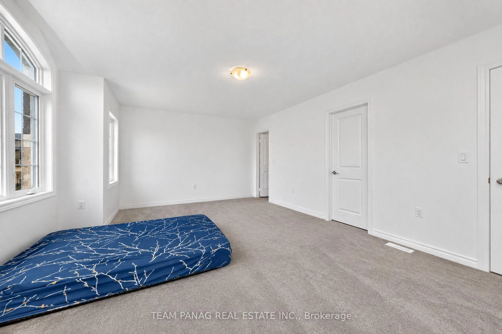 Photo 32 of 434 VanDusen Avenue, Southgate — HOMEH