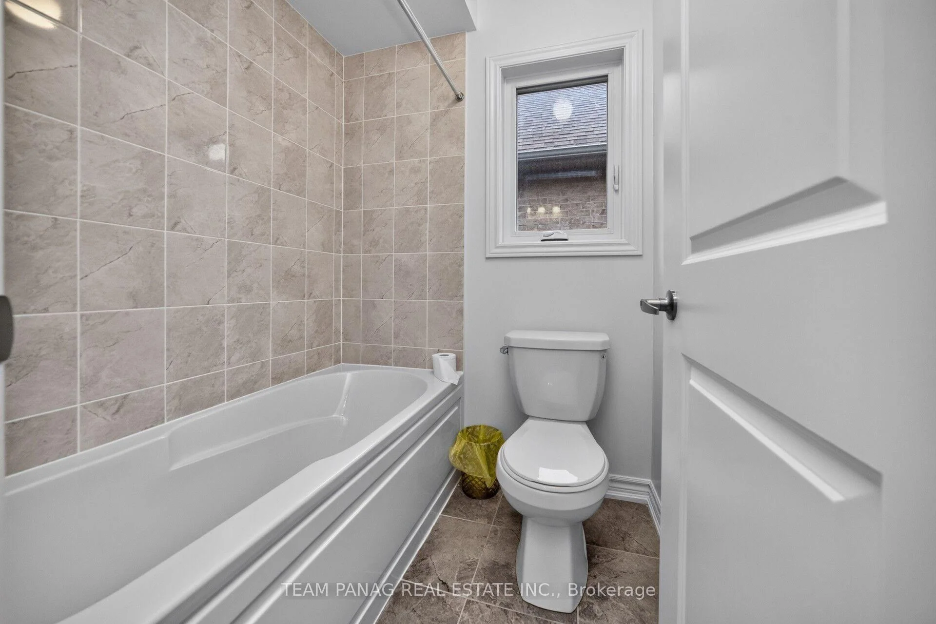 Photo 37 of 434 VanDusen Avenue, Southgate — HOMEH