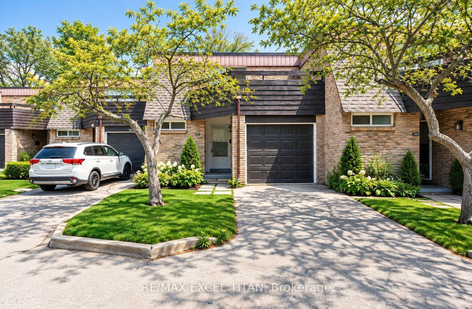 Front of 1251 White Oaks