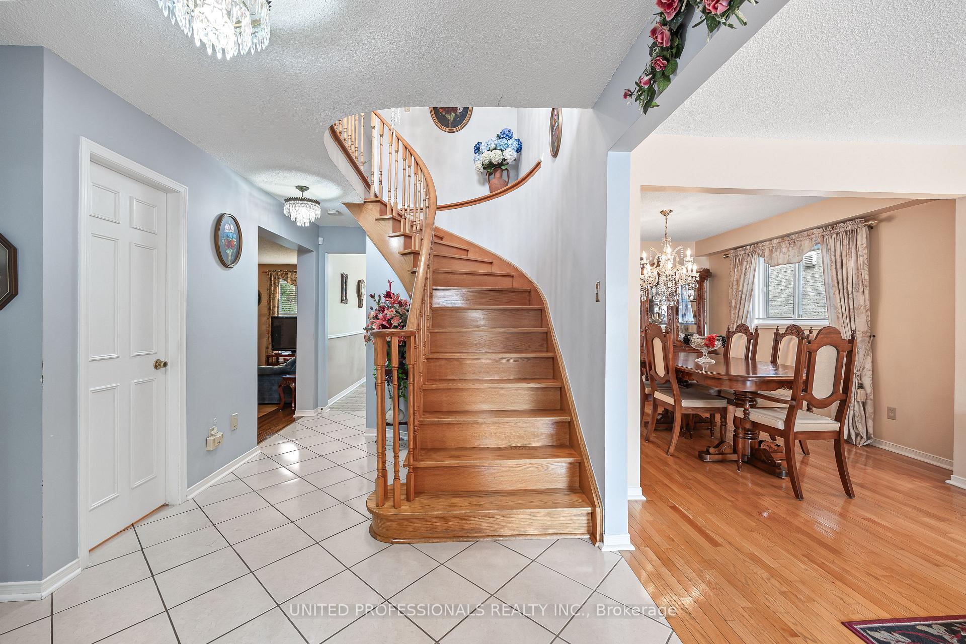 Photo 2 of 4419 Hearthside Drive, Mississauga, Hurontario — HOMEH